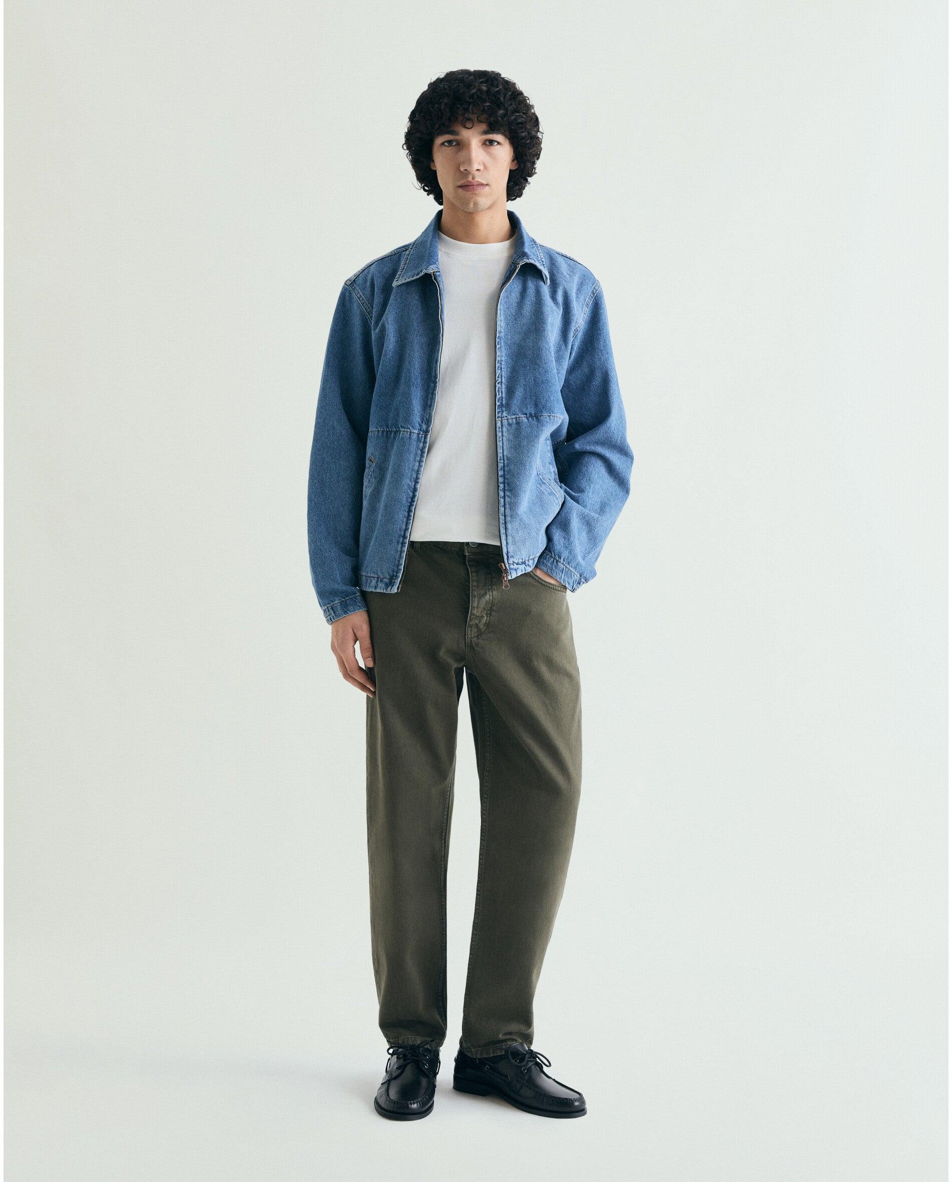Imagem 0 de Jeans com Corte a Direito Cinco Bolsos de Cintura Média