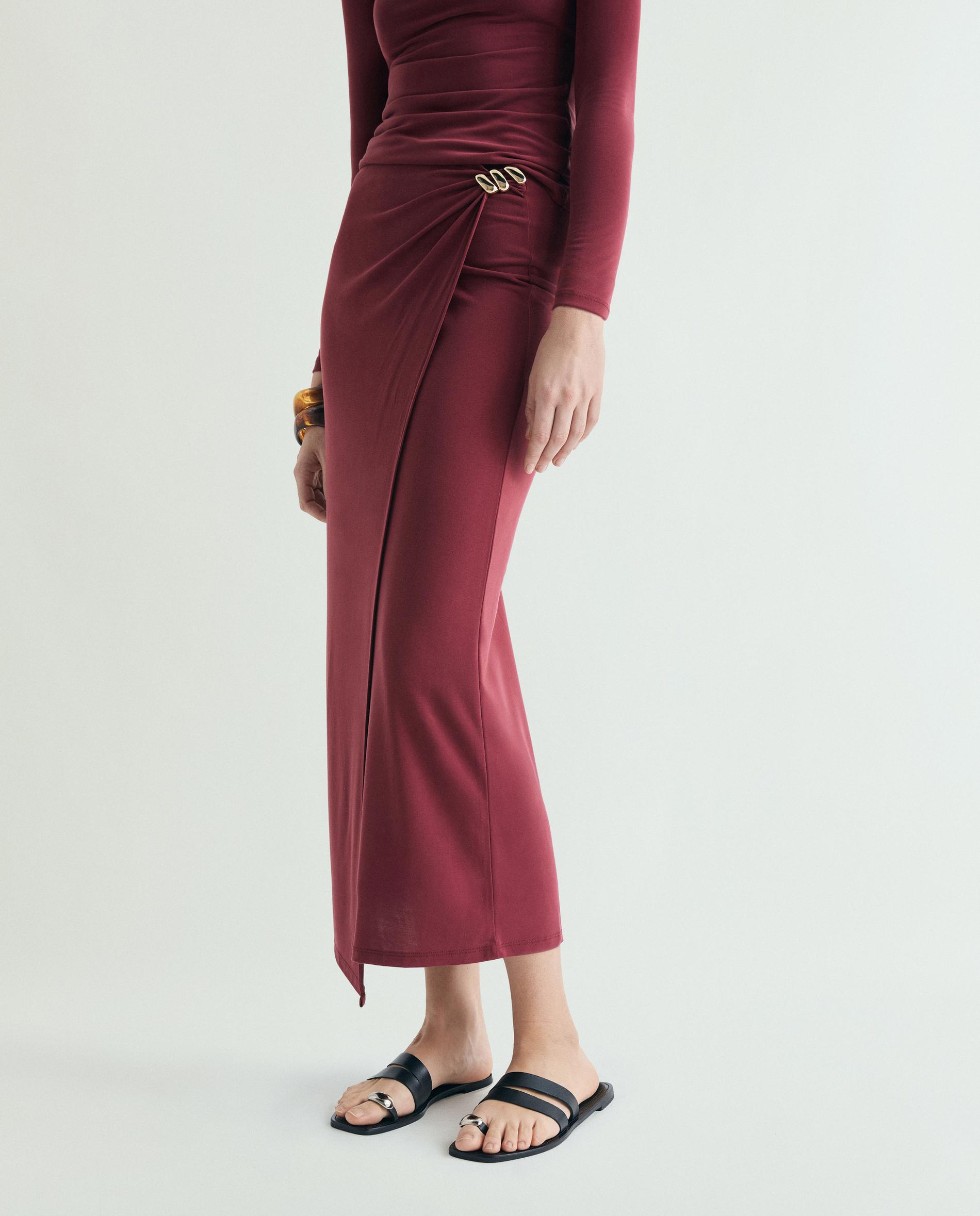 Saia Midi com Bainha Assimétrica e Alfinete Decorativo Vermelho-cereja-2