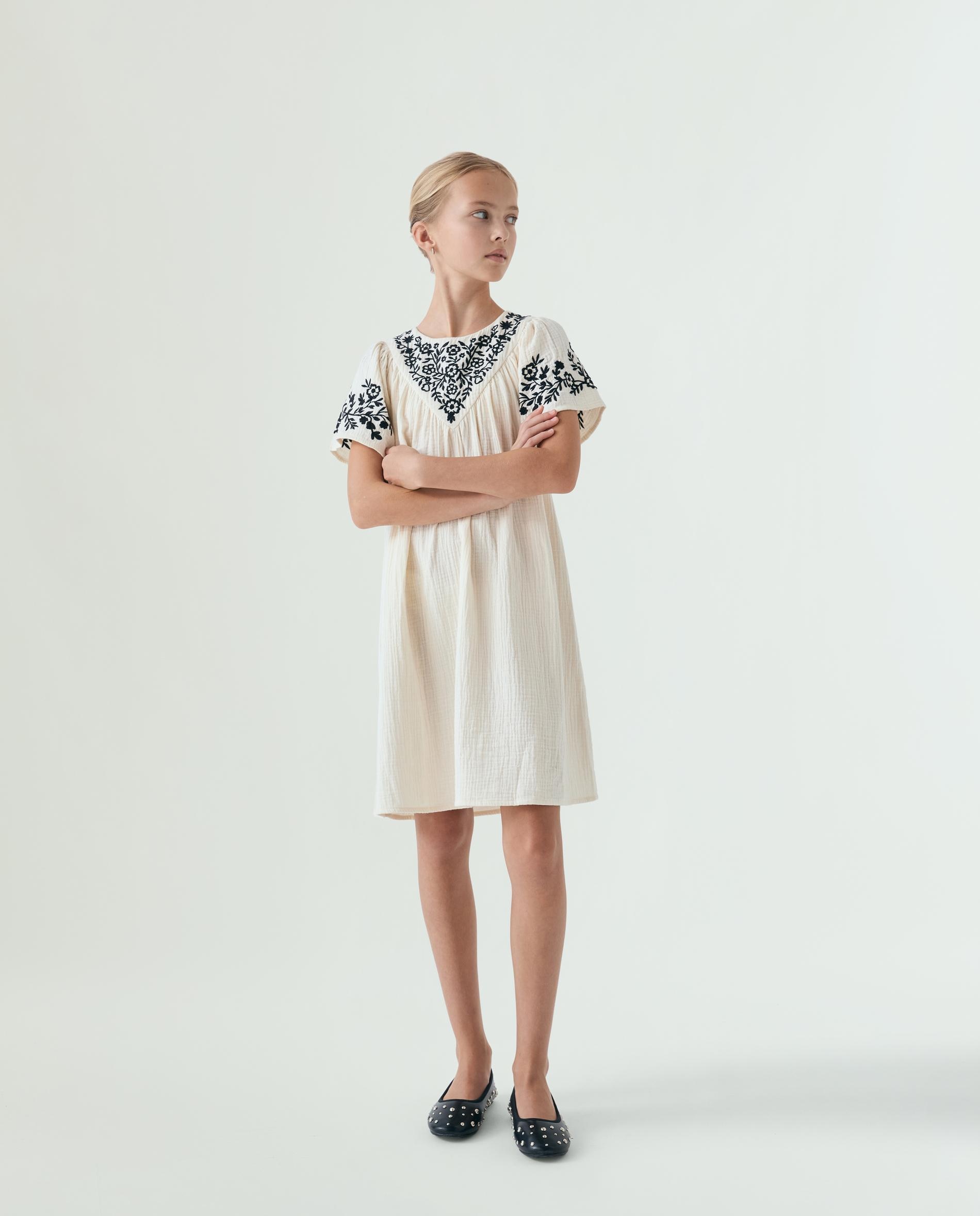 Vestido Infantil de Manga Curta com Bordado Floral Scalpers Branco-1