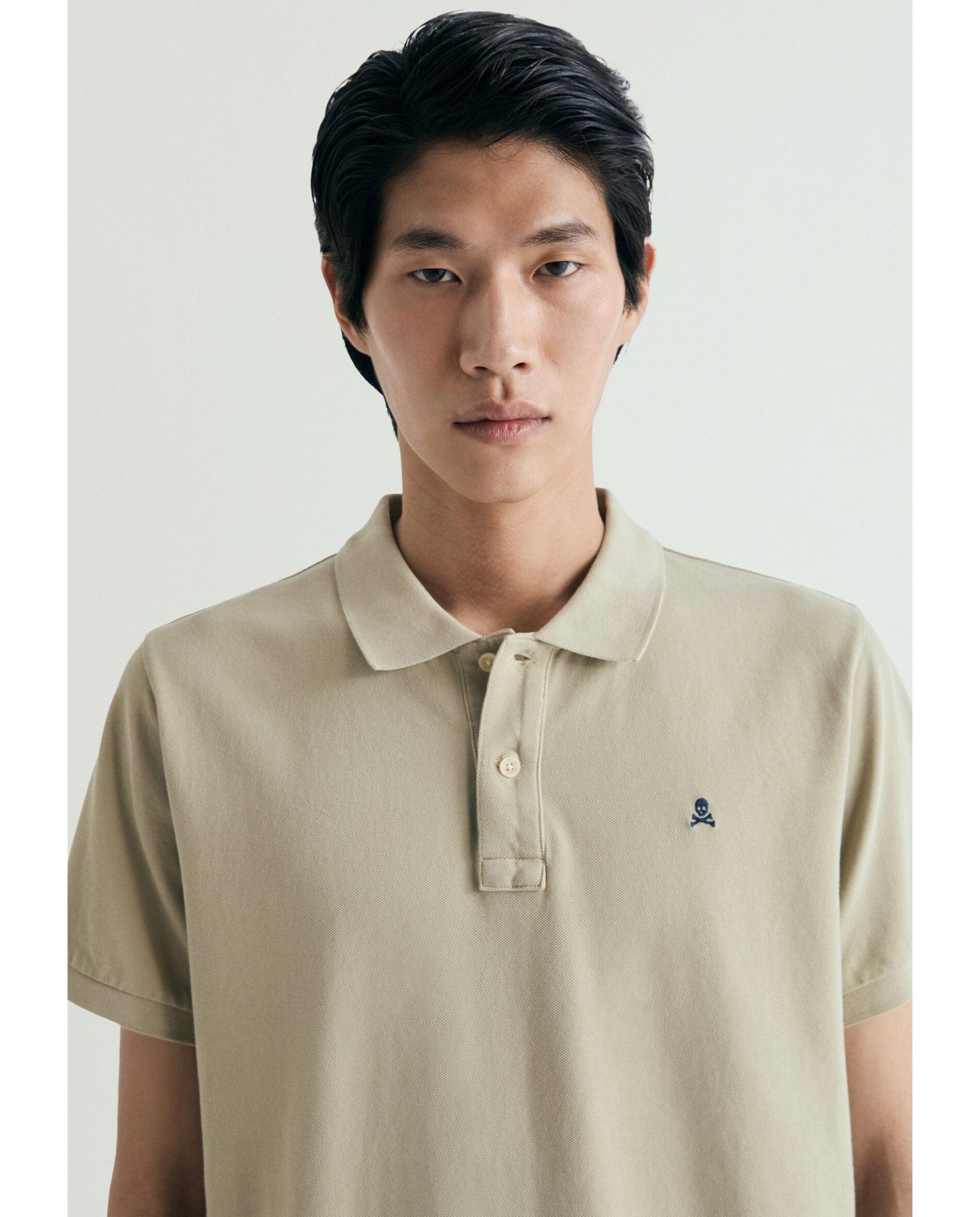 Polo de Manga Curta Regular Fit com Caveira Bordada no Peito Taupe-5