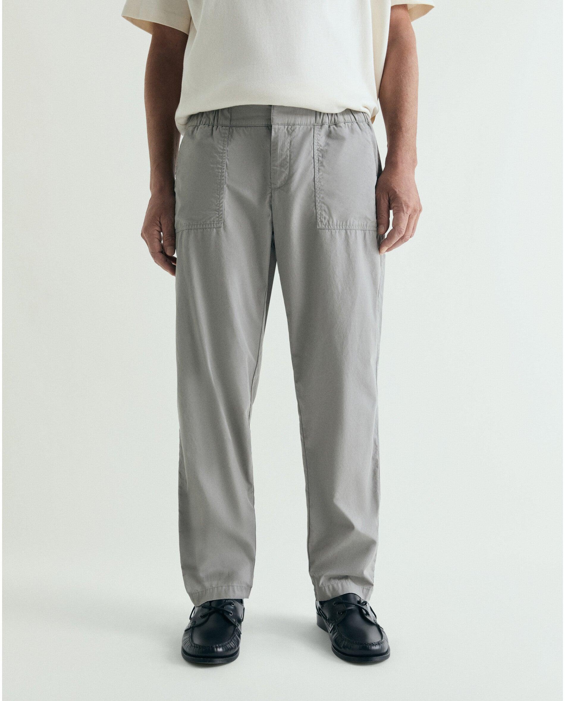 Calças Chino com Cintura Elástica e Bolsos Patch Cinzento-2