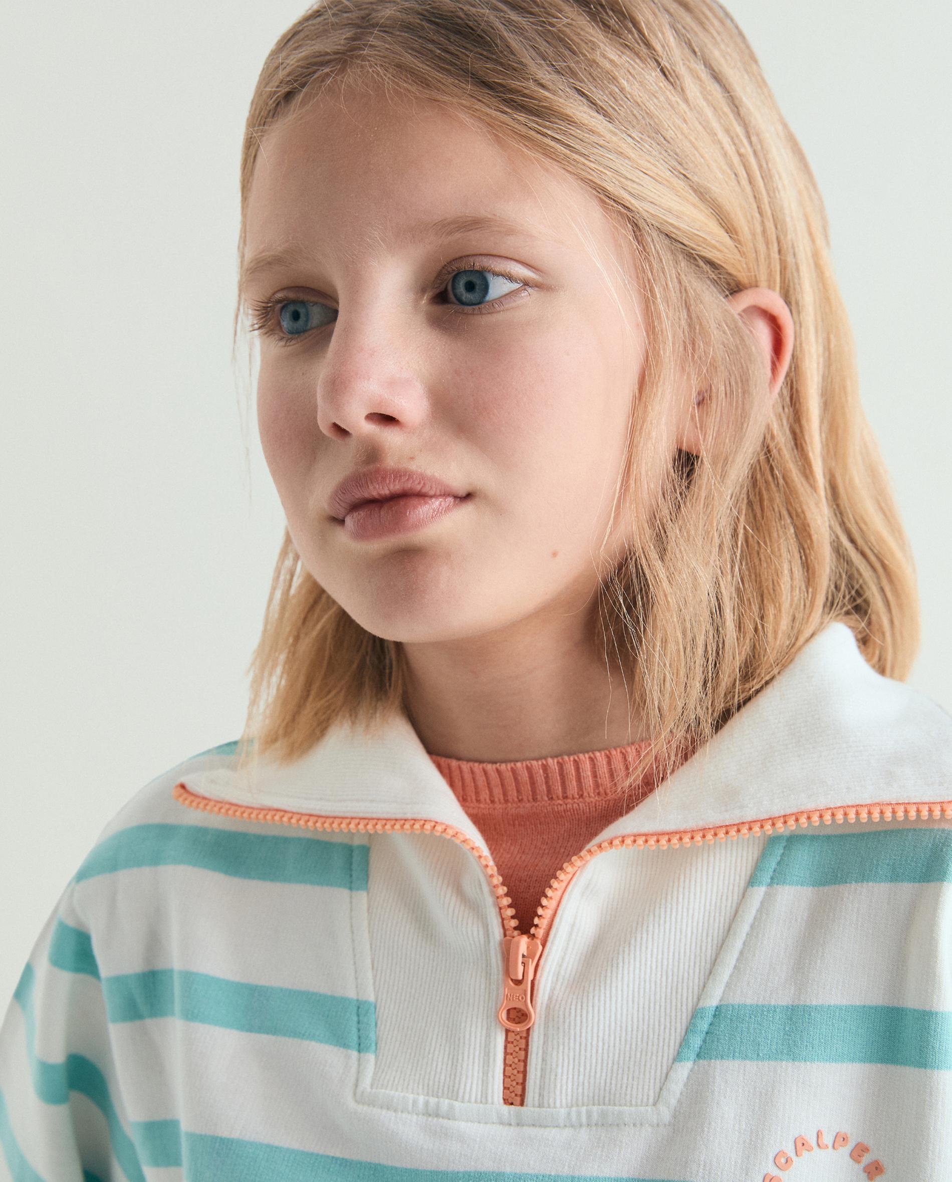 Sweat Infantil Às Riscas com Fecho Zip em Contraste na Gola Verde Água-4