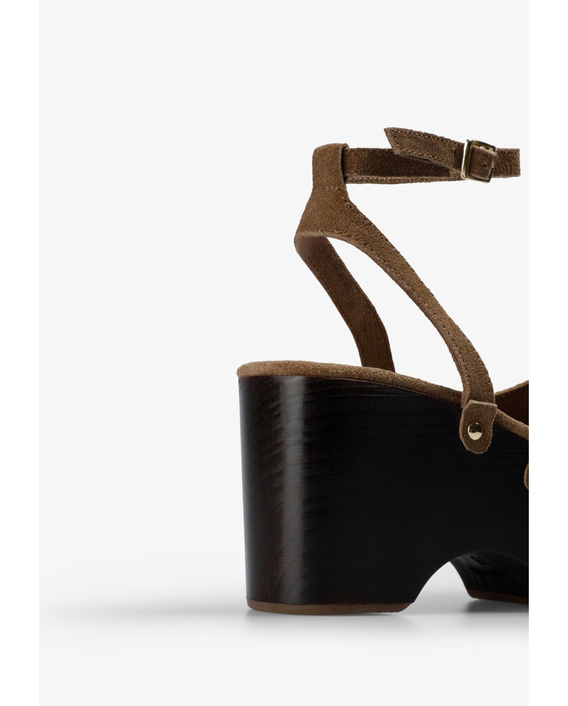 Sandálias de Salto com Plataforma e Acabamento em Camurça Taupe-4