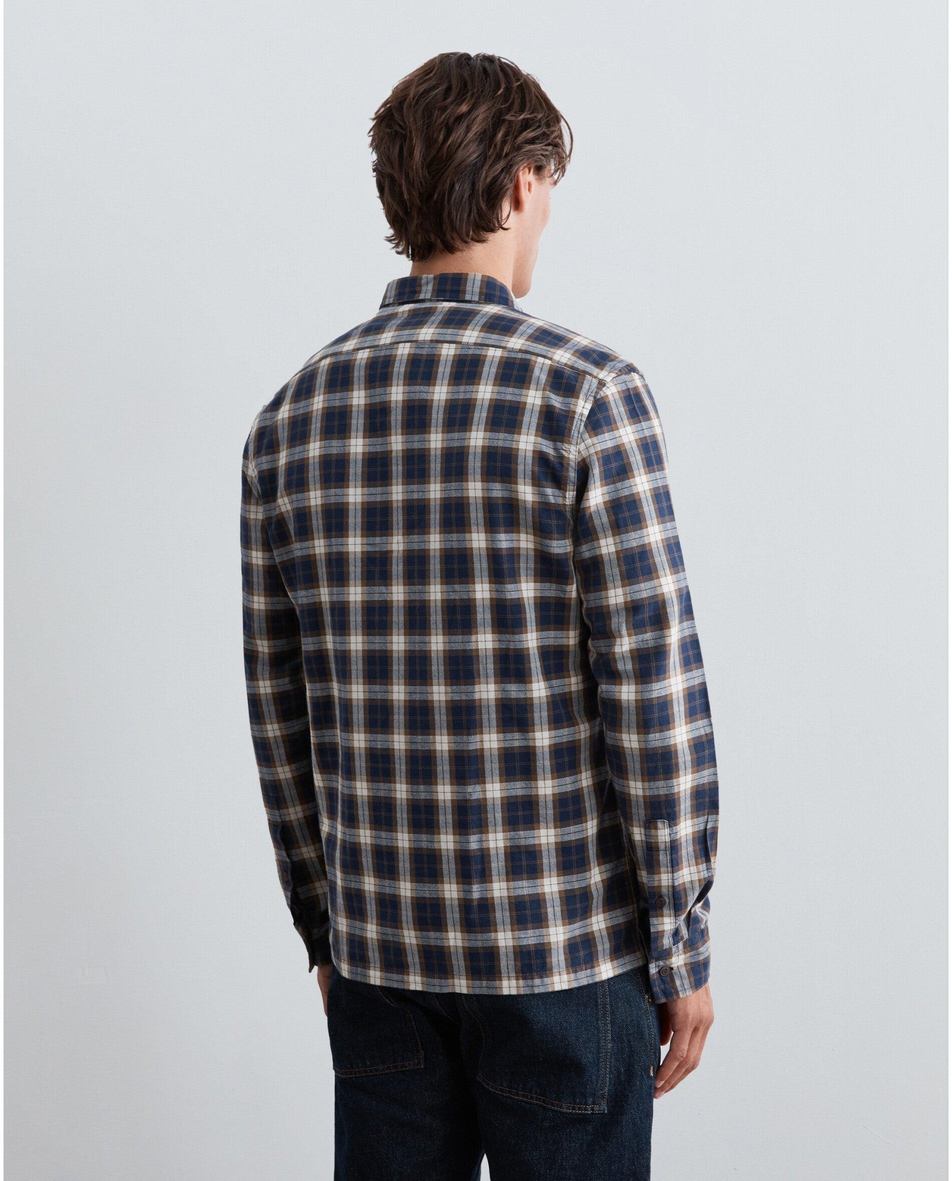 Camisa Aos Quadrados Regular Fit com Bolso no Peito Castanho-2
