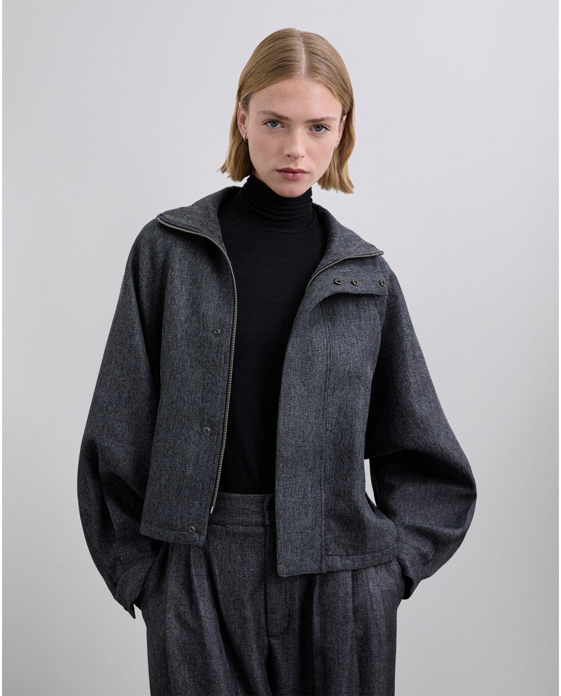 Imagem 0 de Blusão com Gola Alta e Aba