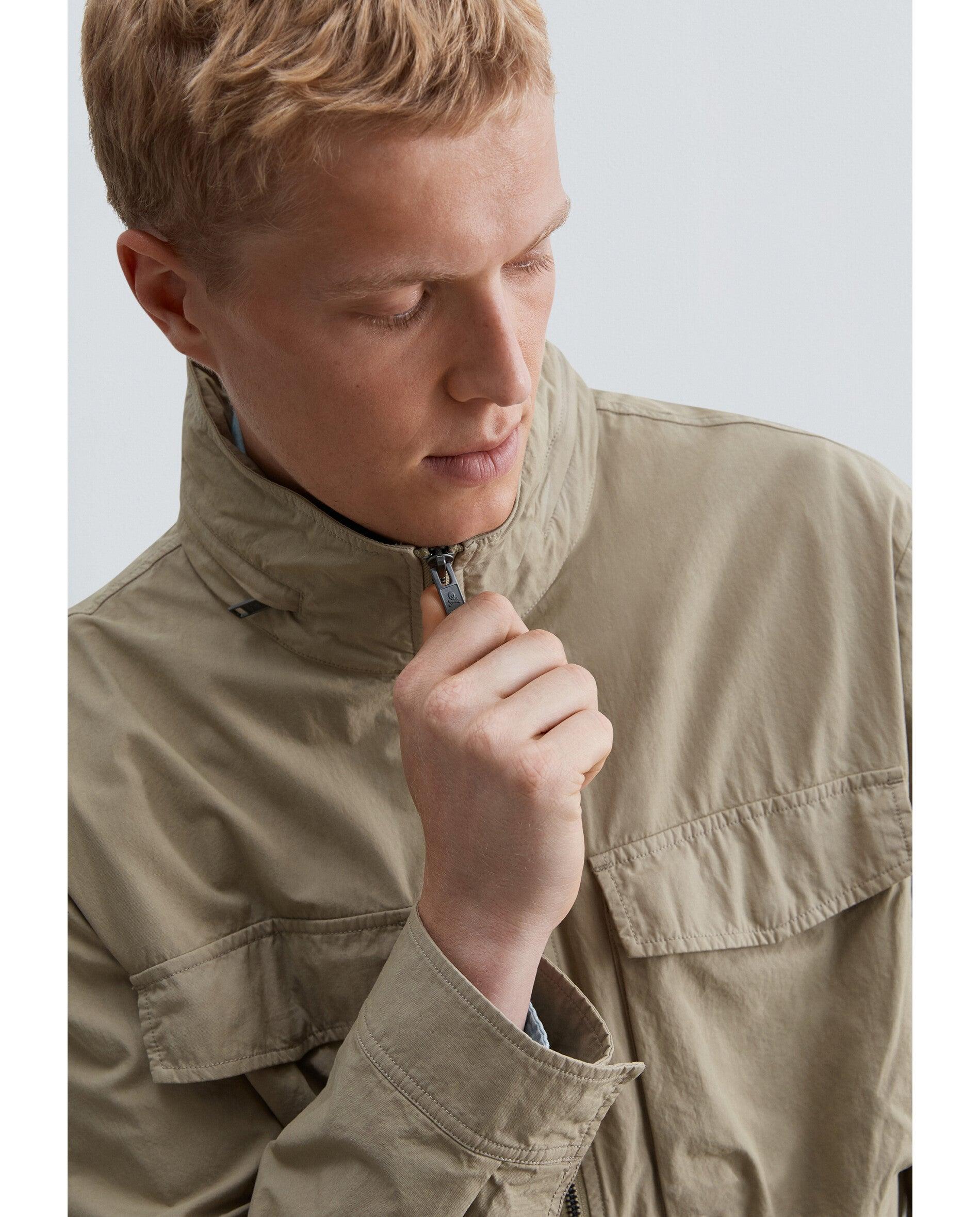 Casaco Estilo Utility com Gola Alta e Fecho Zip Camel-5
