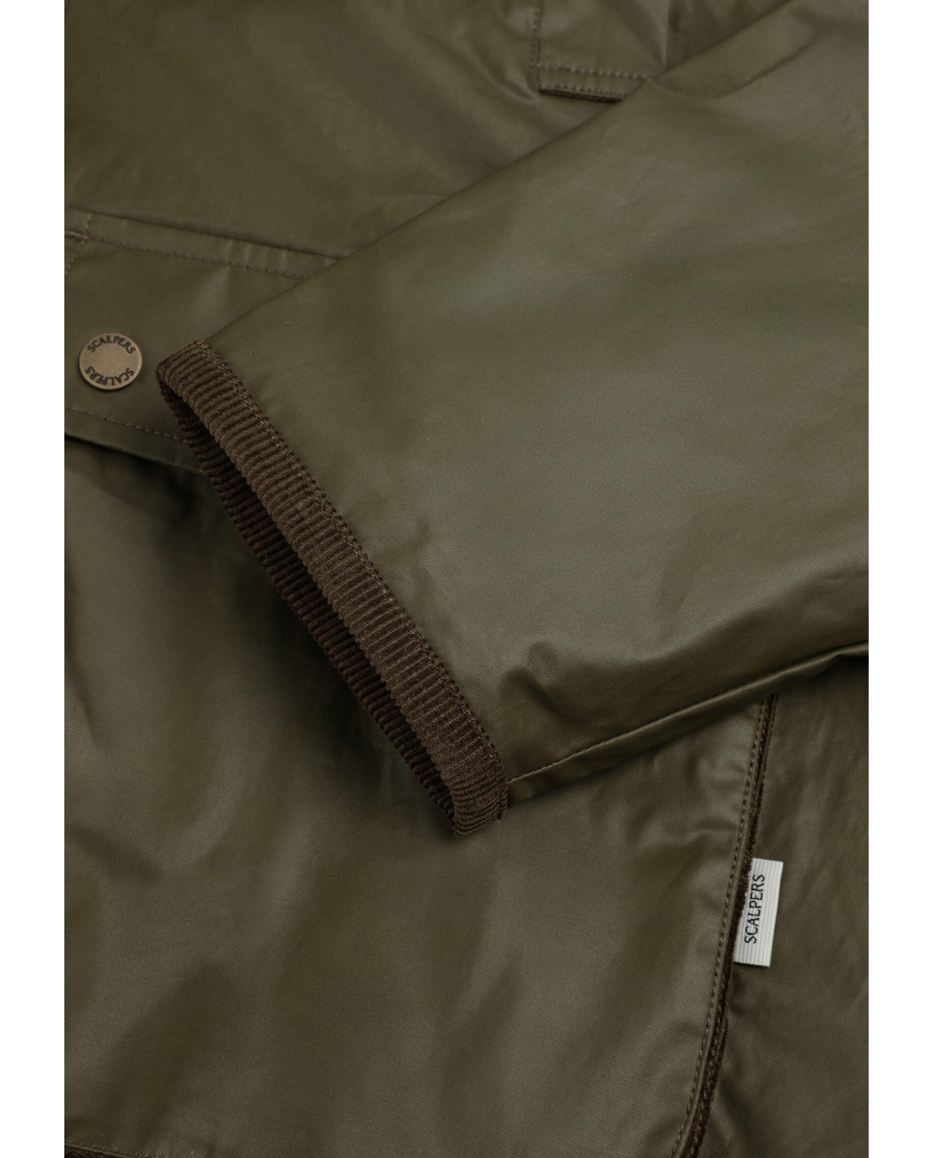 Casaco com Acabamento Resinado e Detalhes em Pele Verde-militar-5