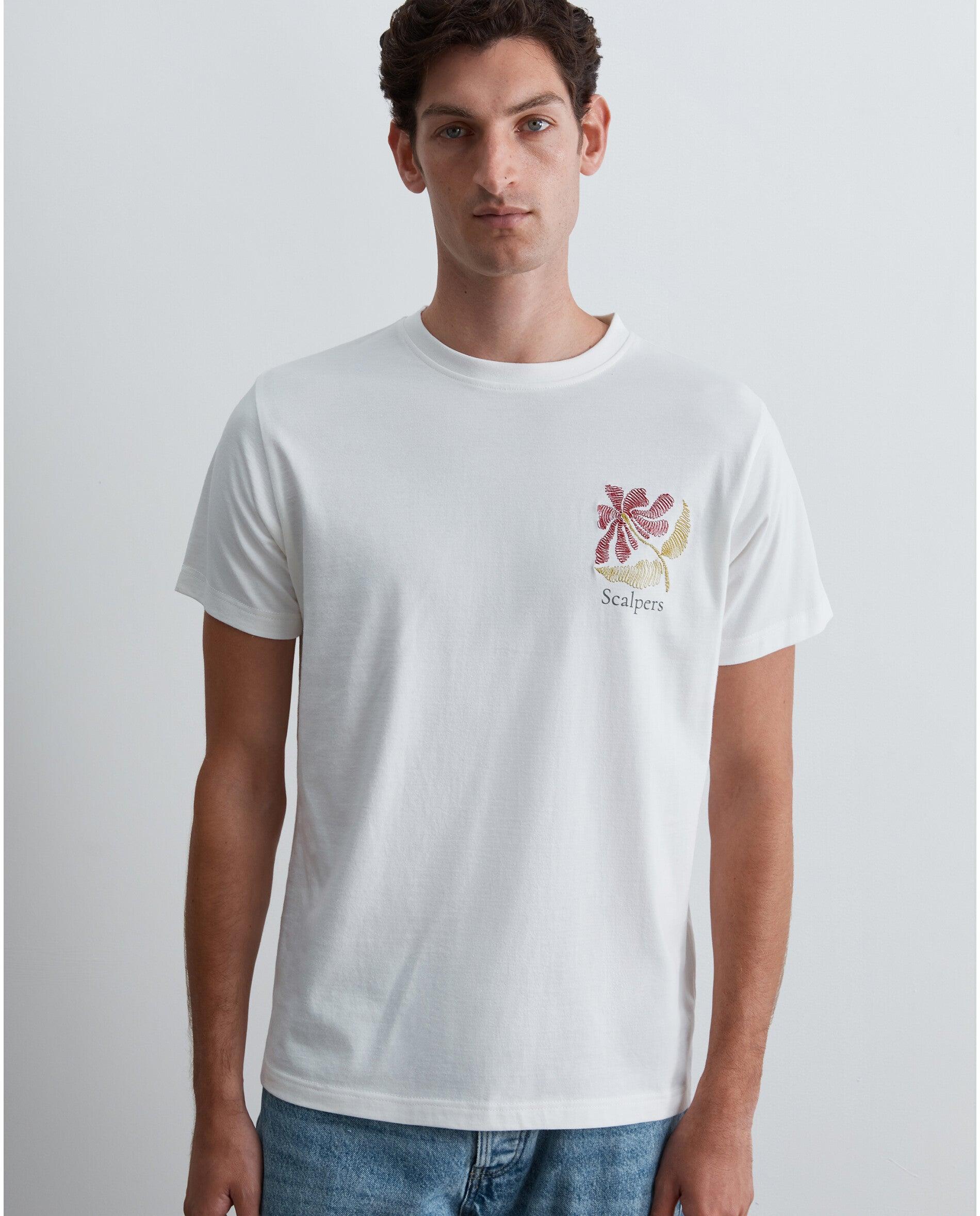 Imagem 0 de T-shirt de Manga Curta Regular Fit com Detalhe Floral