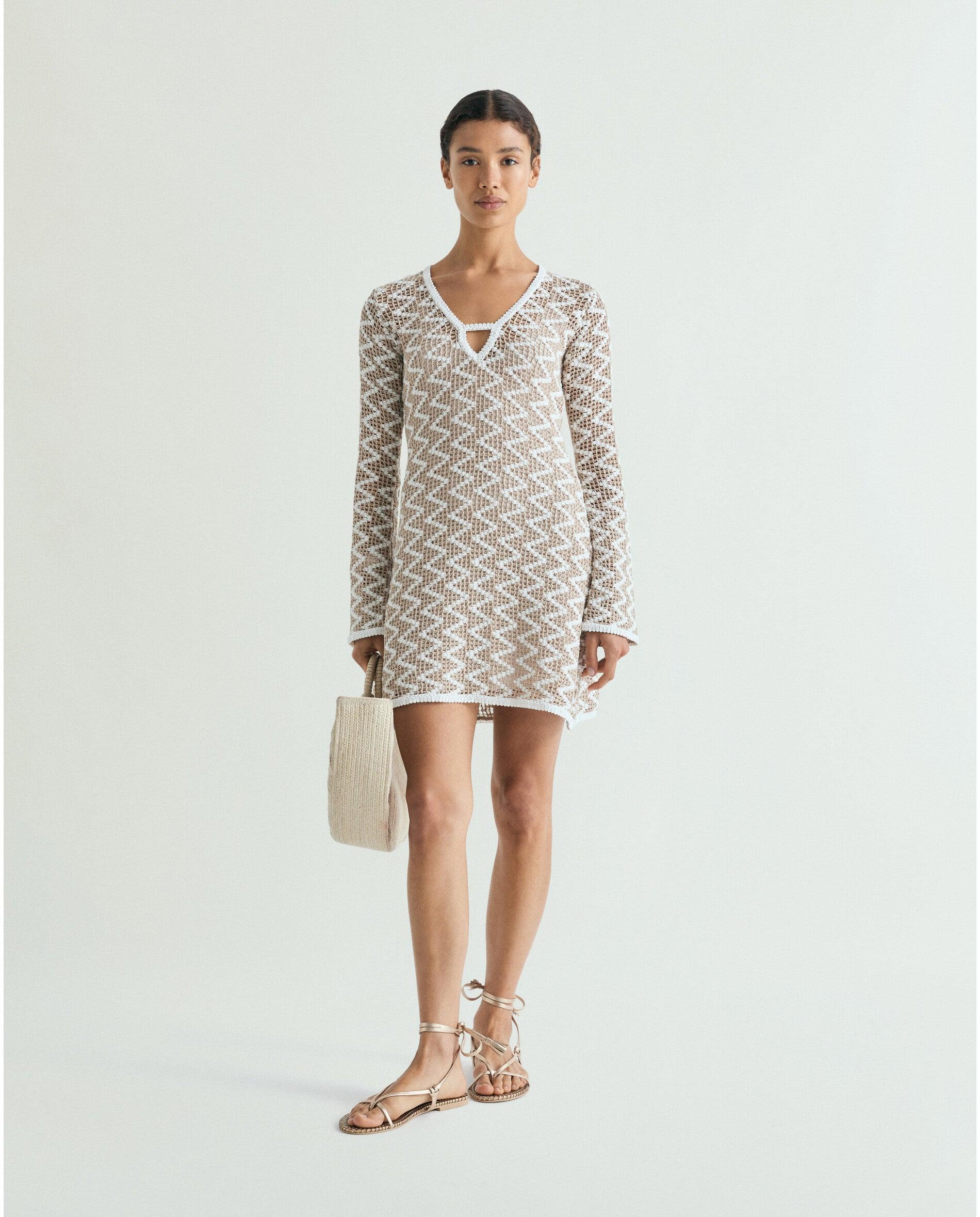 Imagem 0 de Vestido em Crochet com Forro de Manga Comprida