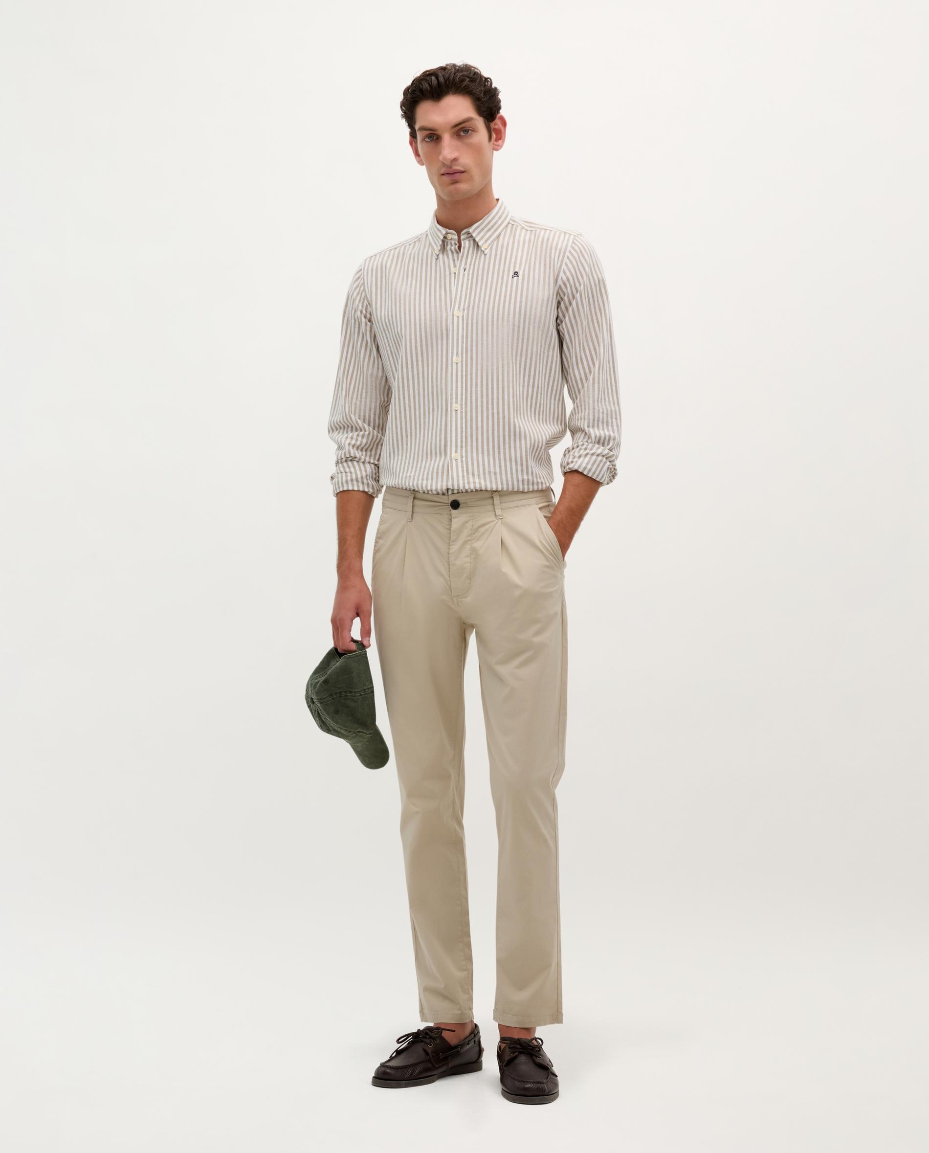 Imagem 0 de Calças Chino com Pinças e Presilhas