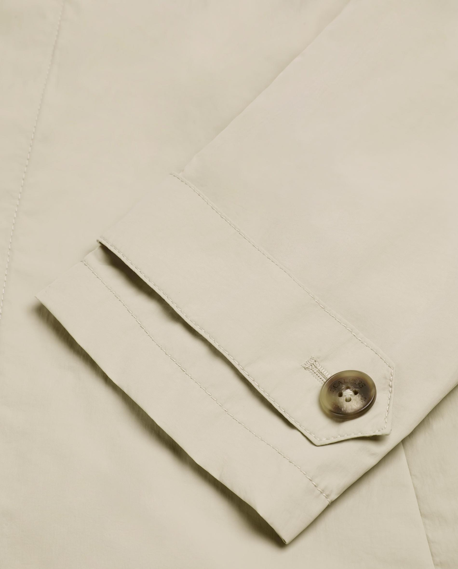 Gabardine Leve em Tecido Técnico Impermeável Bege-5