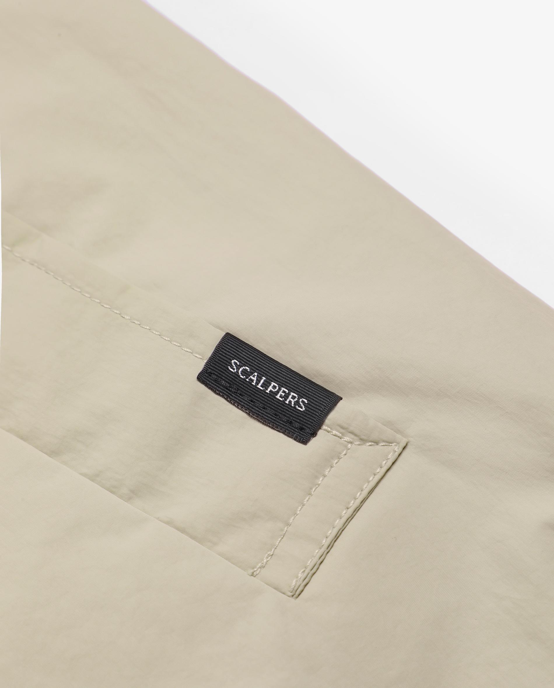 Gabardine Leve em Tecido Técnico Impermeável Bege-4