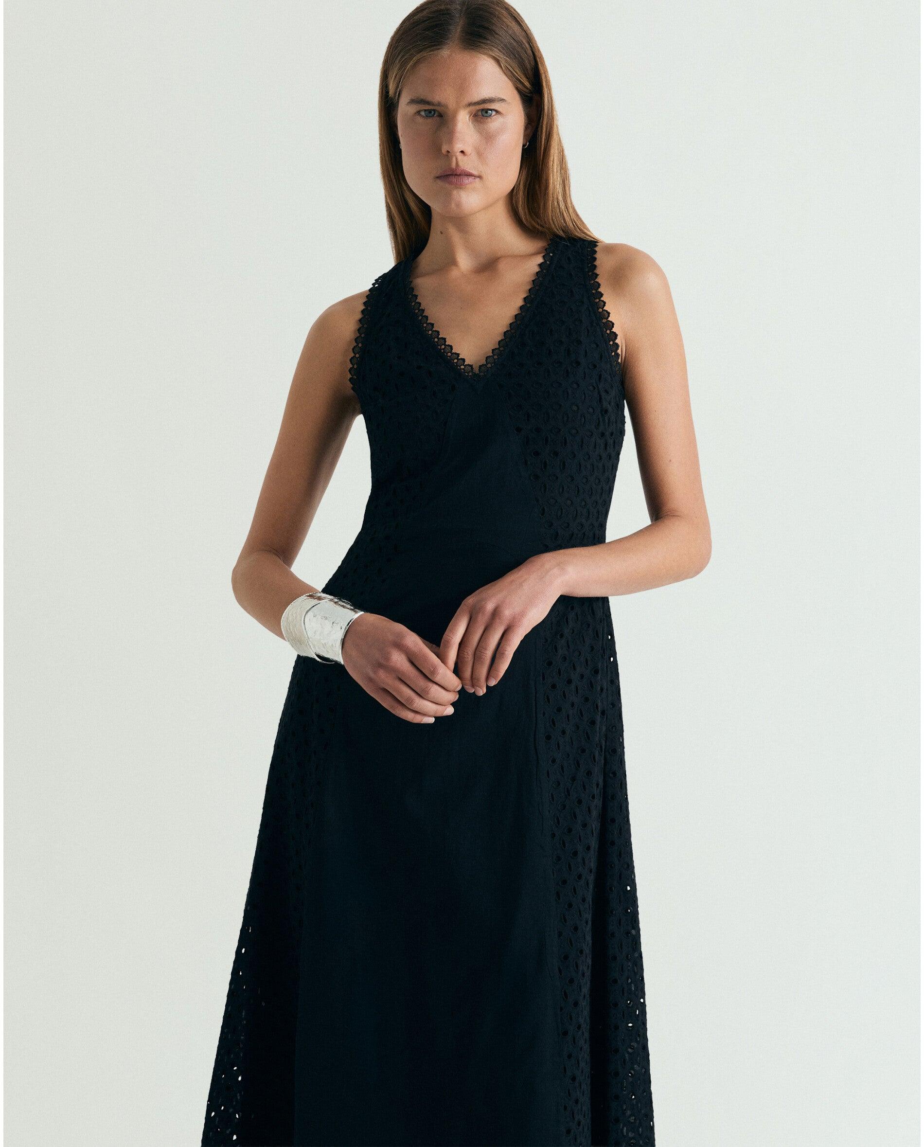 Vestido Midi com Terminações Perfuradas e Decote em V Preto-2