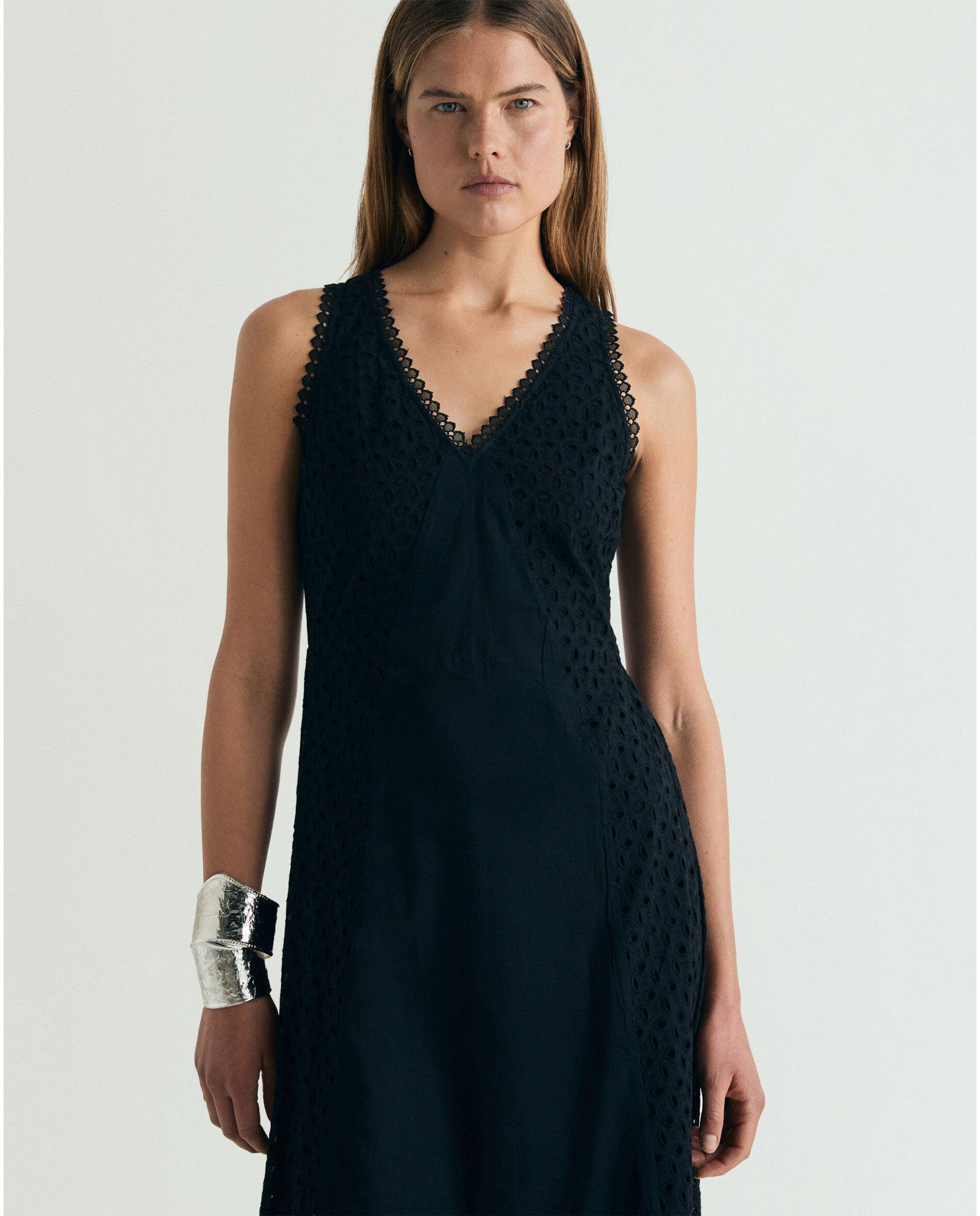 Vestido Midi com Terminações Perfuradas e Decote em V Preto-4