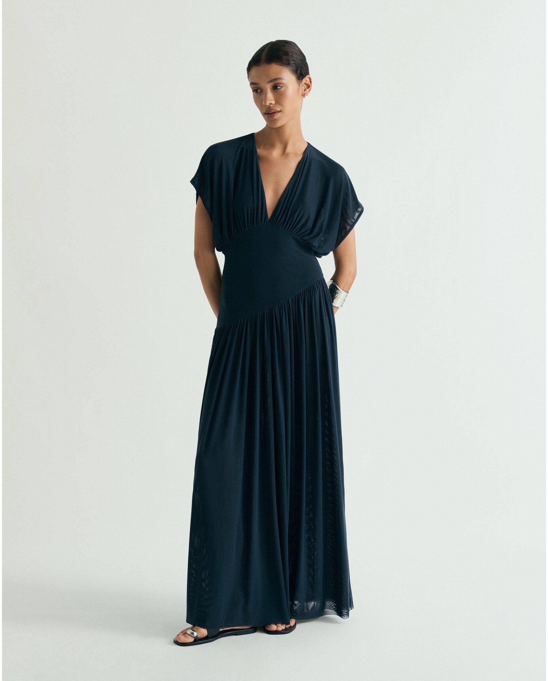 Imagem 0 de Vestido Comprido com Decote Profundo