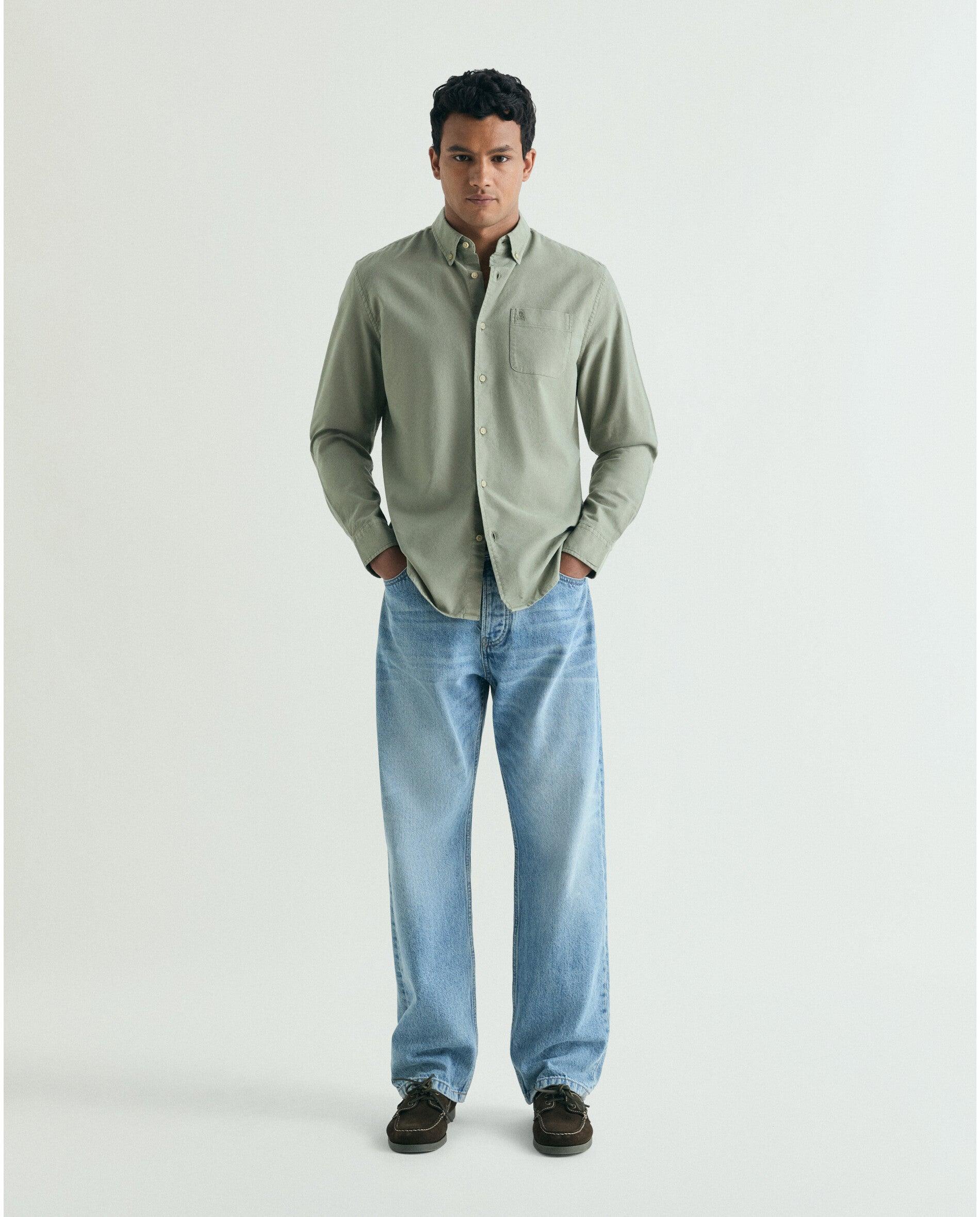 Camisa Oxford Lisa com Bolso no Peito Caqui-4