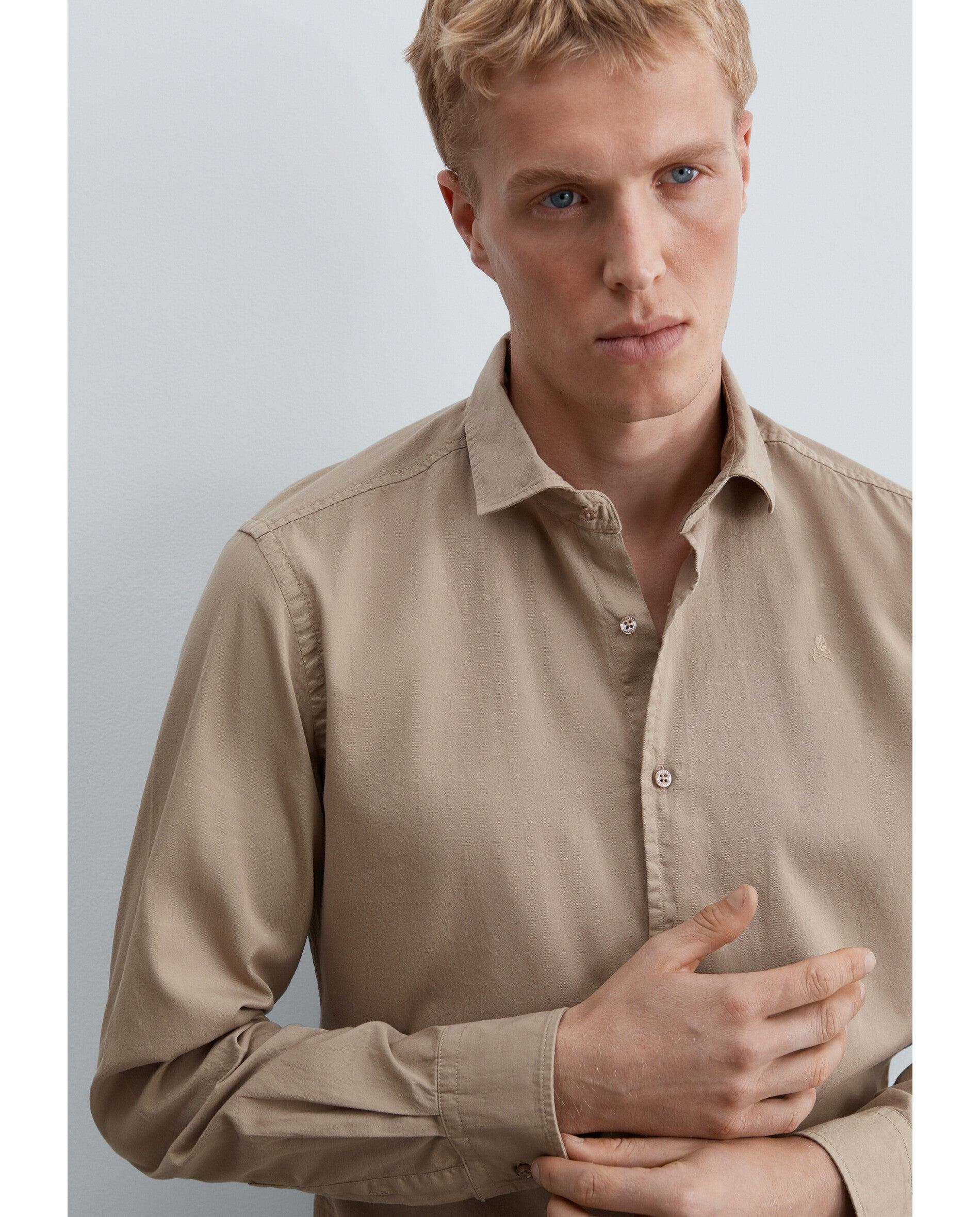 Camisa Regular Fit com Caveira Bordada Taupe-3