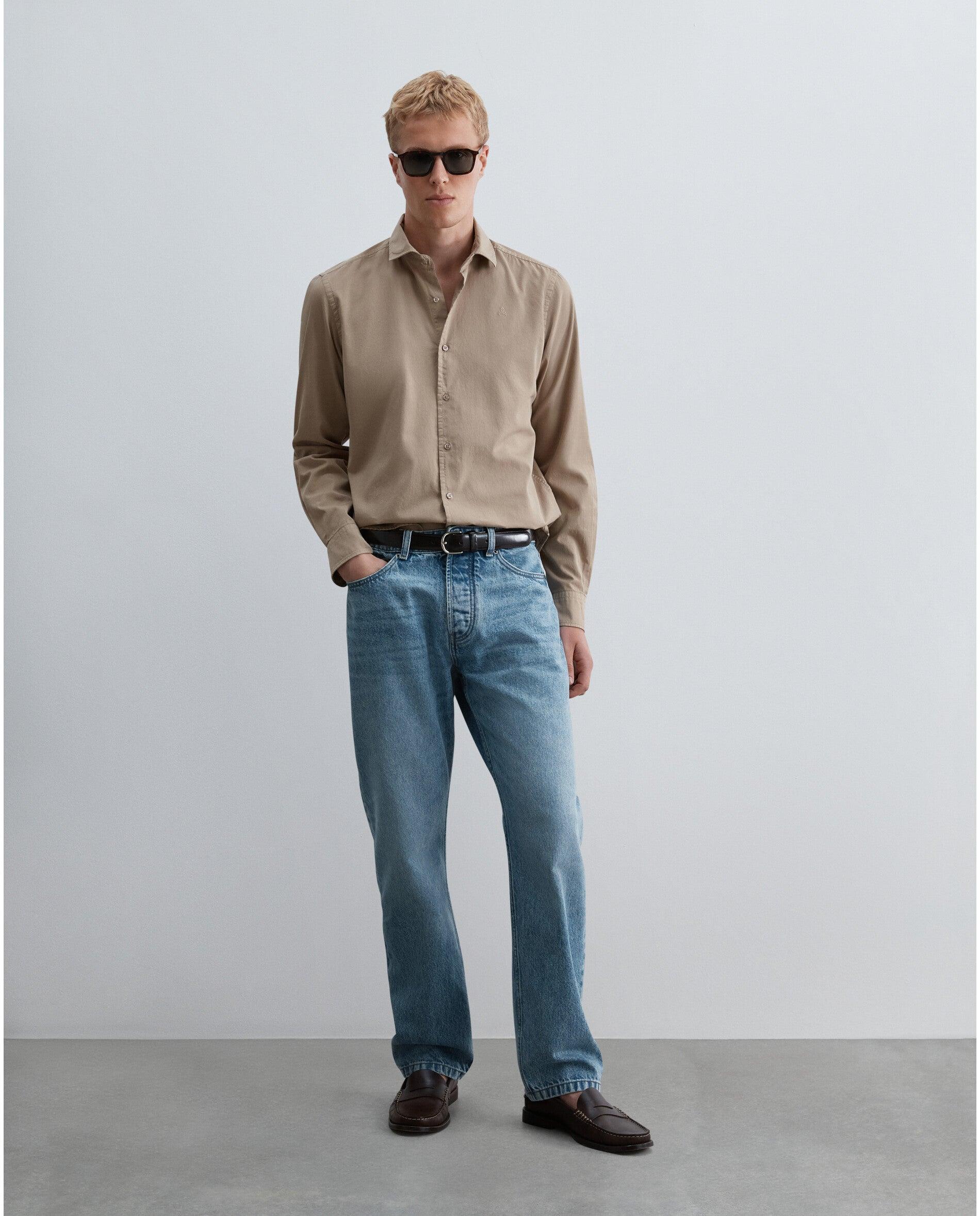 Camisa Regular Fit com Caveira Bordada Taupe-4
