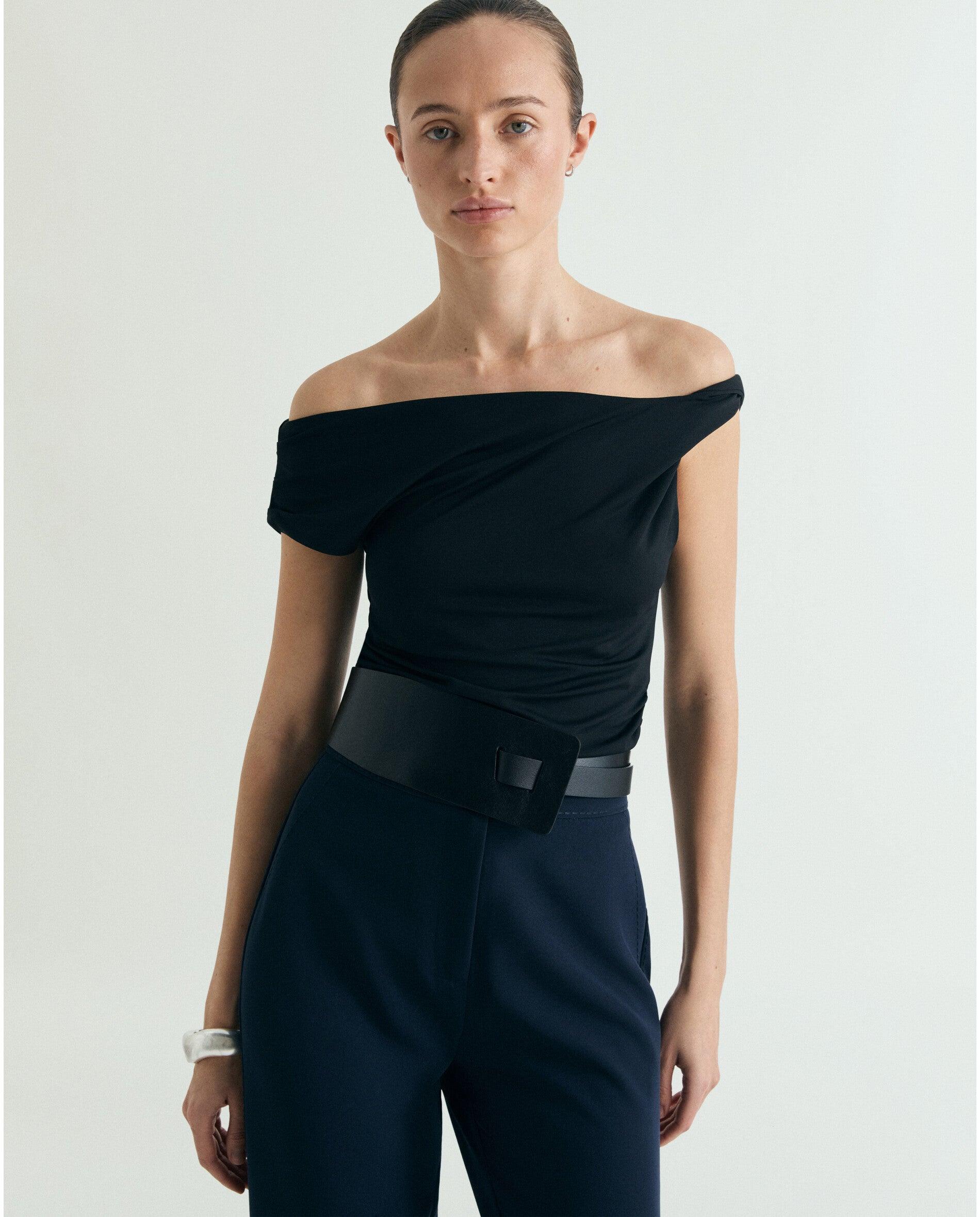 Imagem 0 de T-shirt Slim Fit com Decote Assimétrico