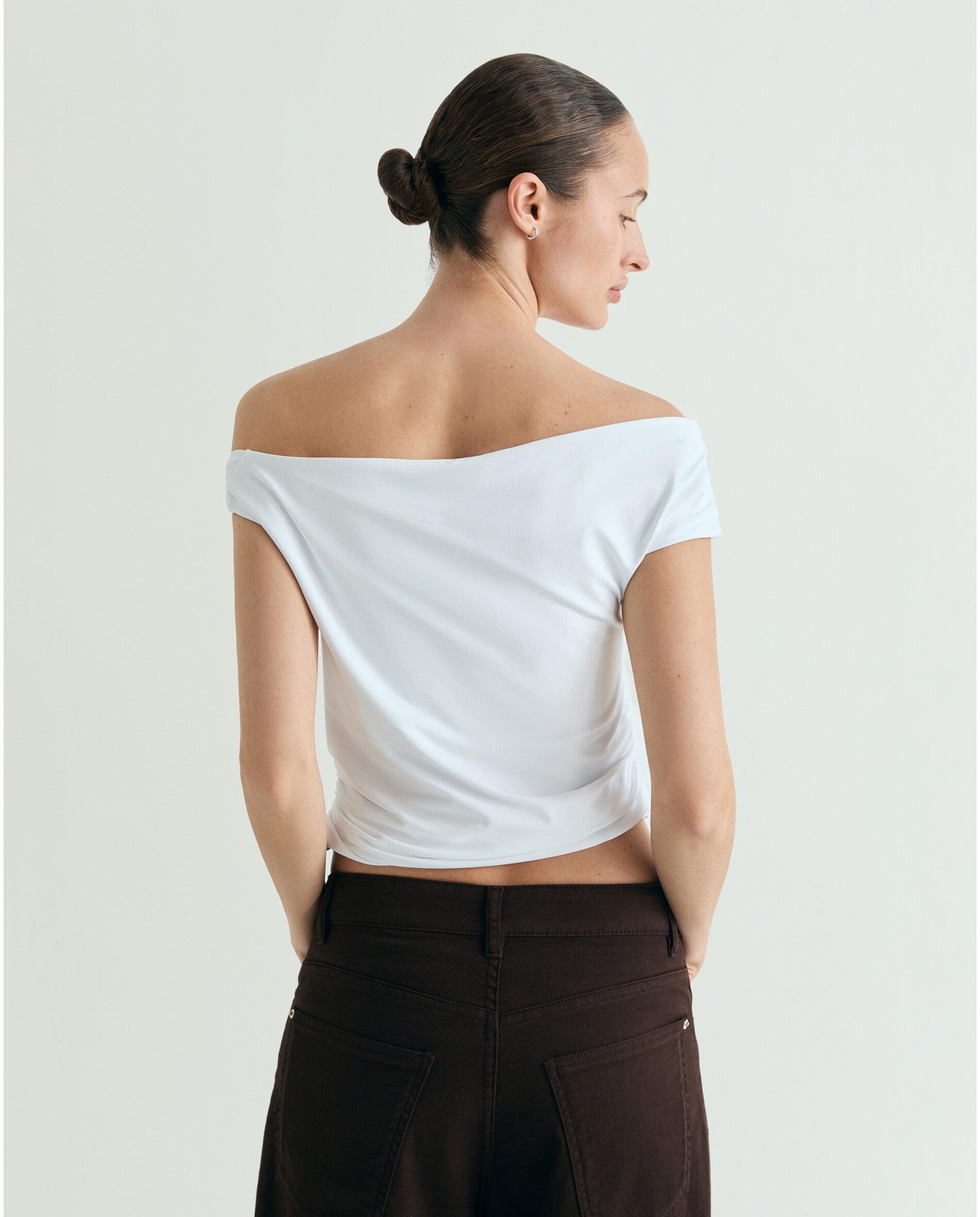 T-shirt Slim Fit com Decote Assimétrico Branco-2