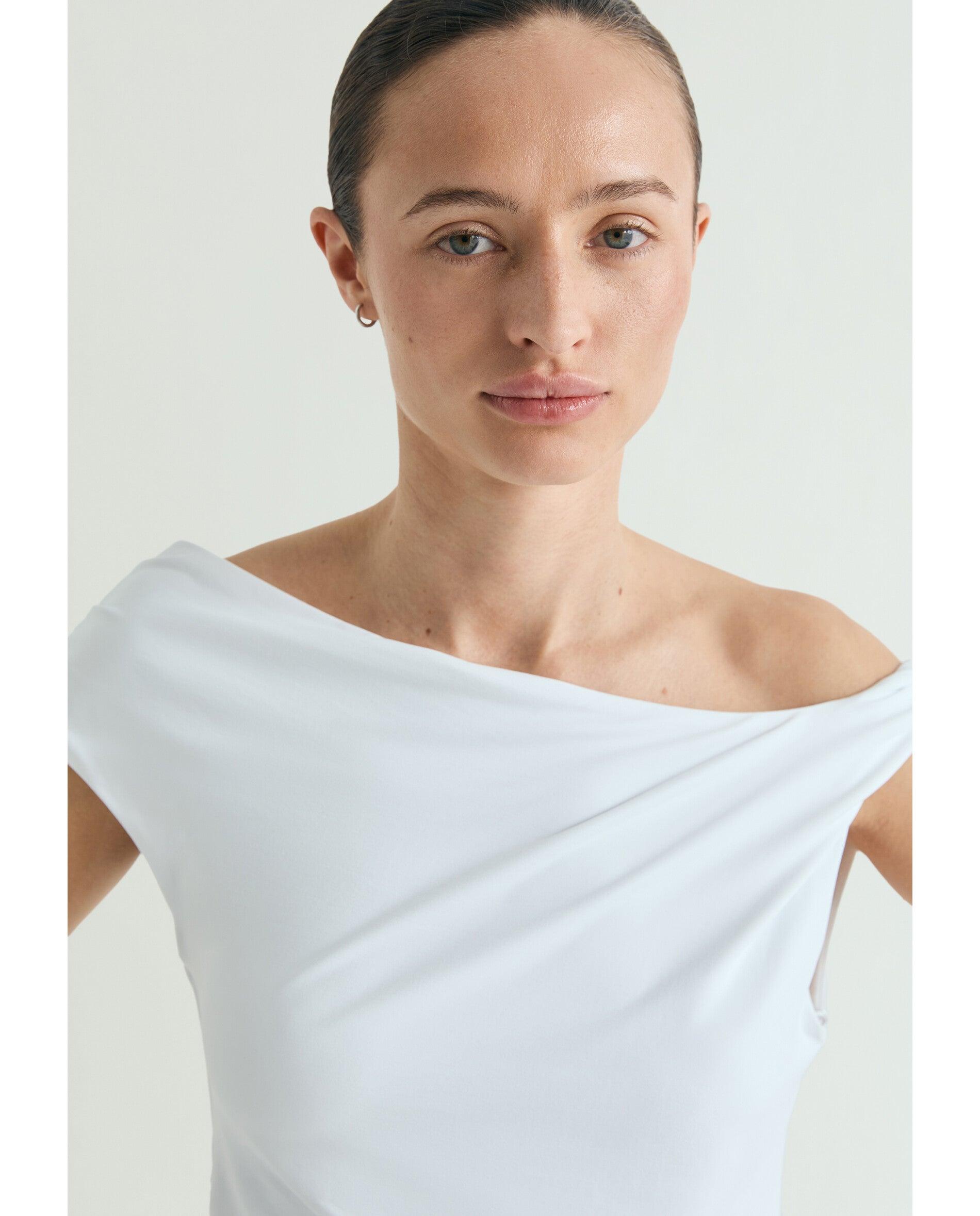 T-shirt Slim Fit com Decote Assimétrico Branco-4