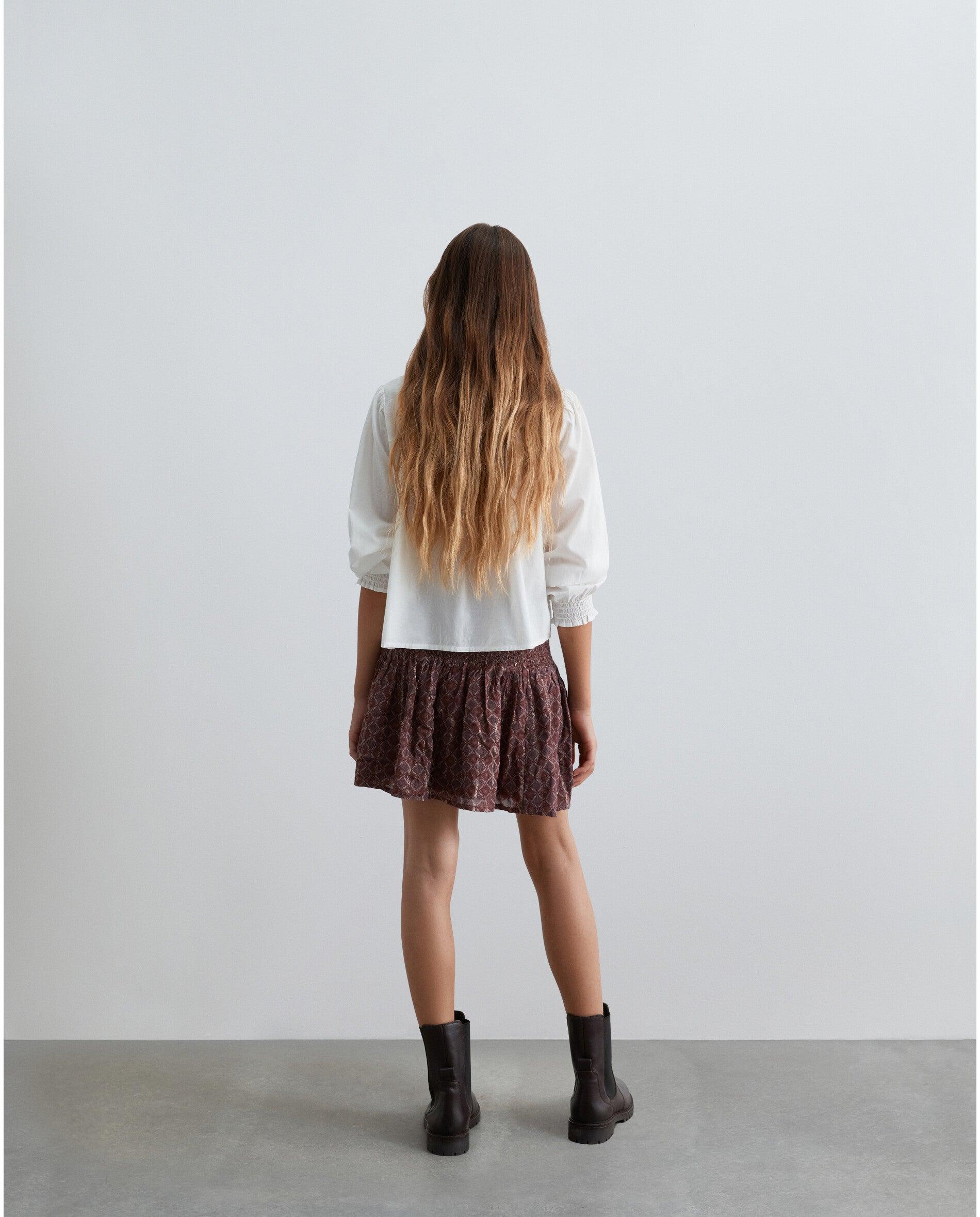 Saia Curta Estampada com Menino de Abelha Bordeaux-3