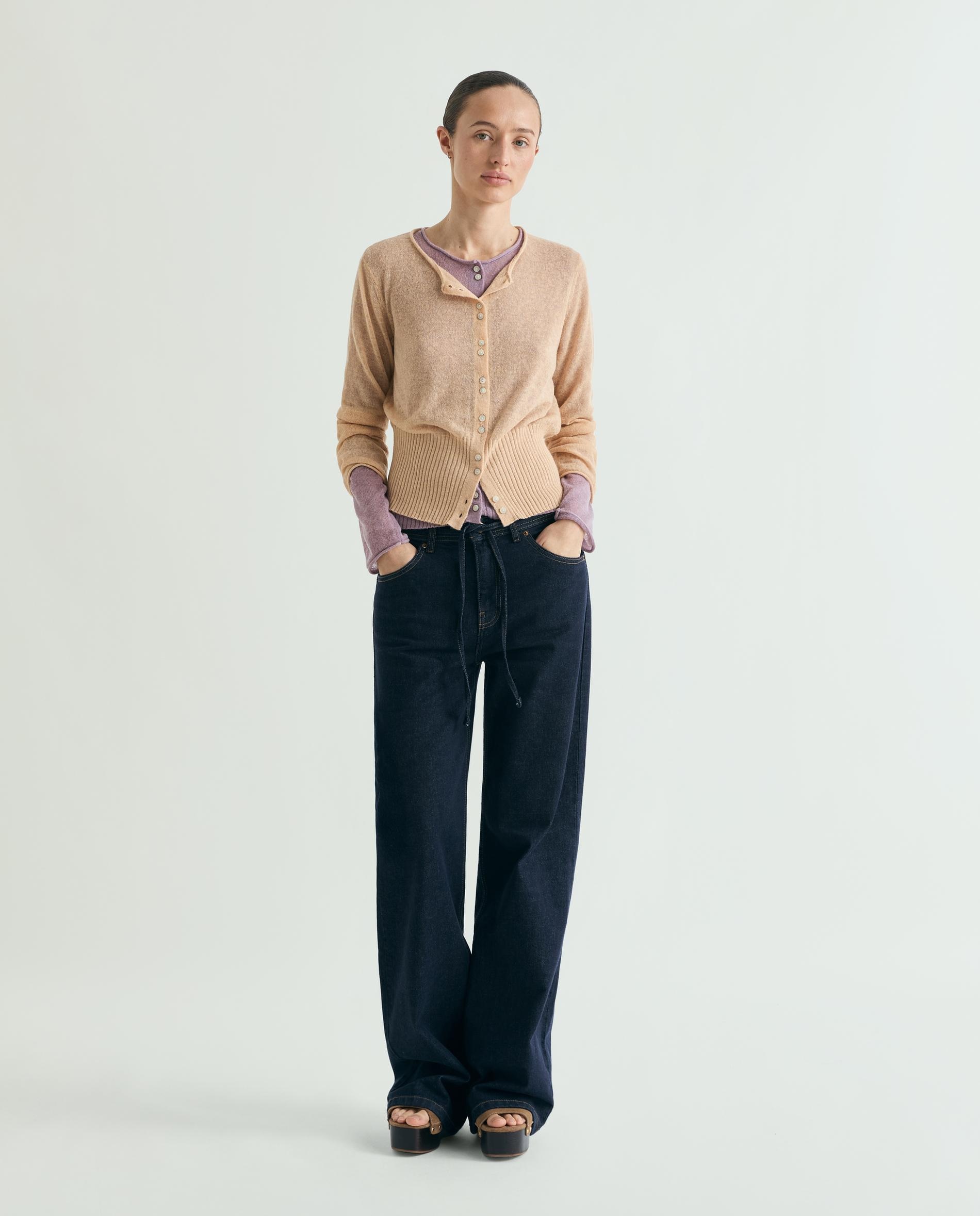 Cardigan de Malha Fina com Botões Efeito Madrepérola Mostarda-3