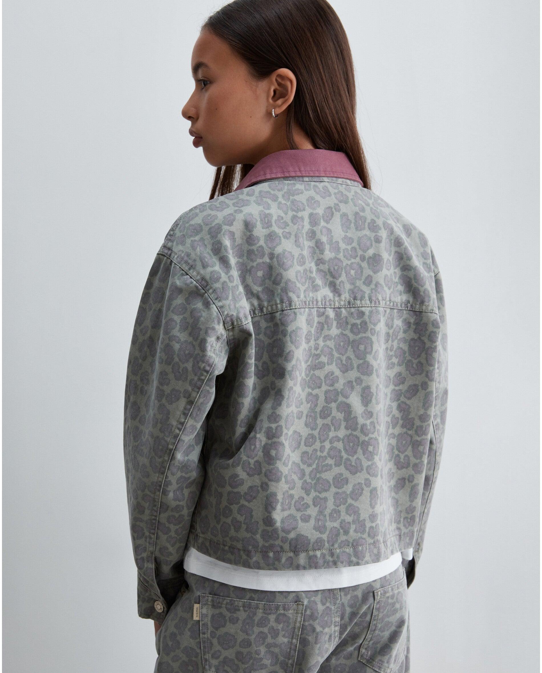 Blusão Infantil Animal Print com Gola Tipo Camisa em Contraste Scalpers Verde-antiquário-2