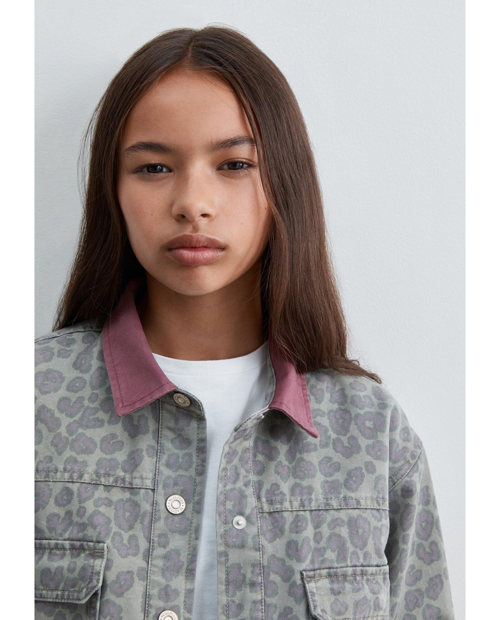 Blusão Infantil Animal Print com Gola Tipo Camisa em Contraste Scalpers Verde-antiquário-4