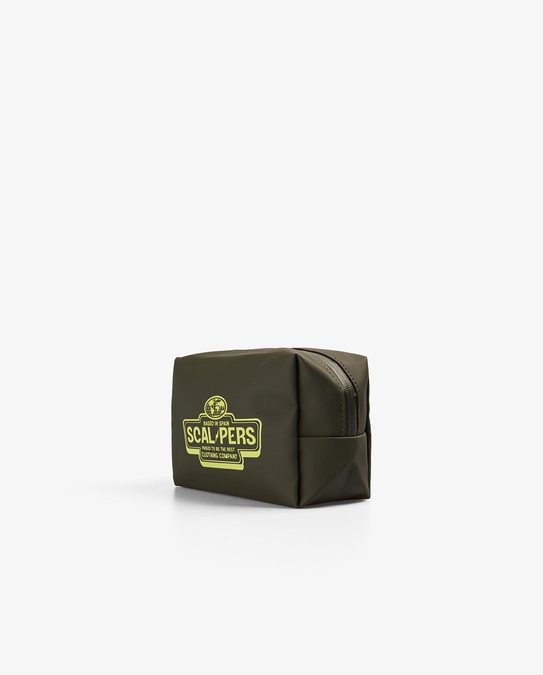 Necessaire Infantil com Desenho Frontal e Alça Lateral Caqui-3