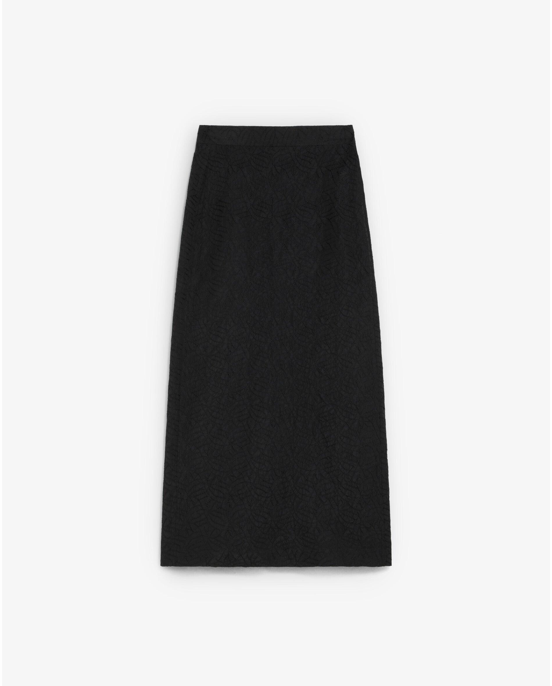Saia Midi com Corte a Direito em Tecido Bordado Preto-4