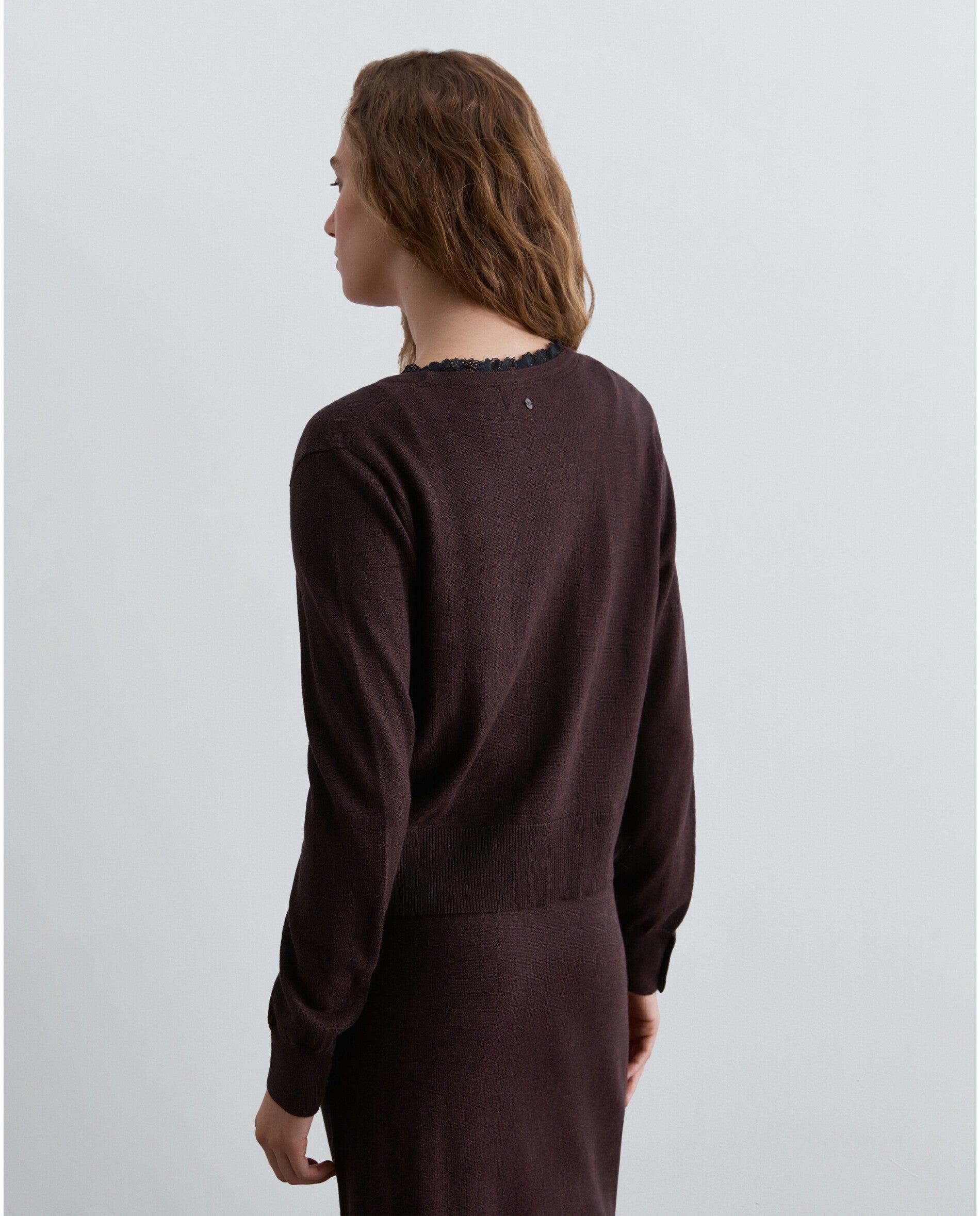 Cardigan com Decote em V e Detalhe de Renda Castanho-3