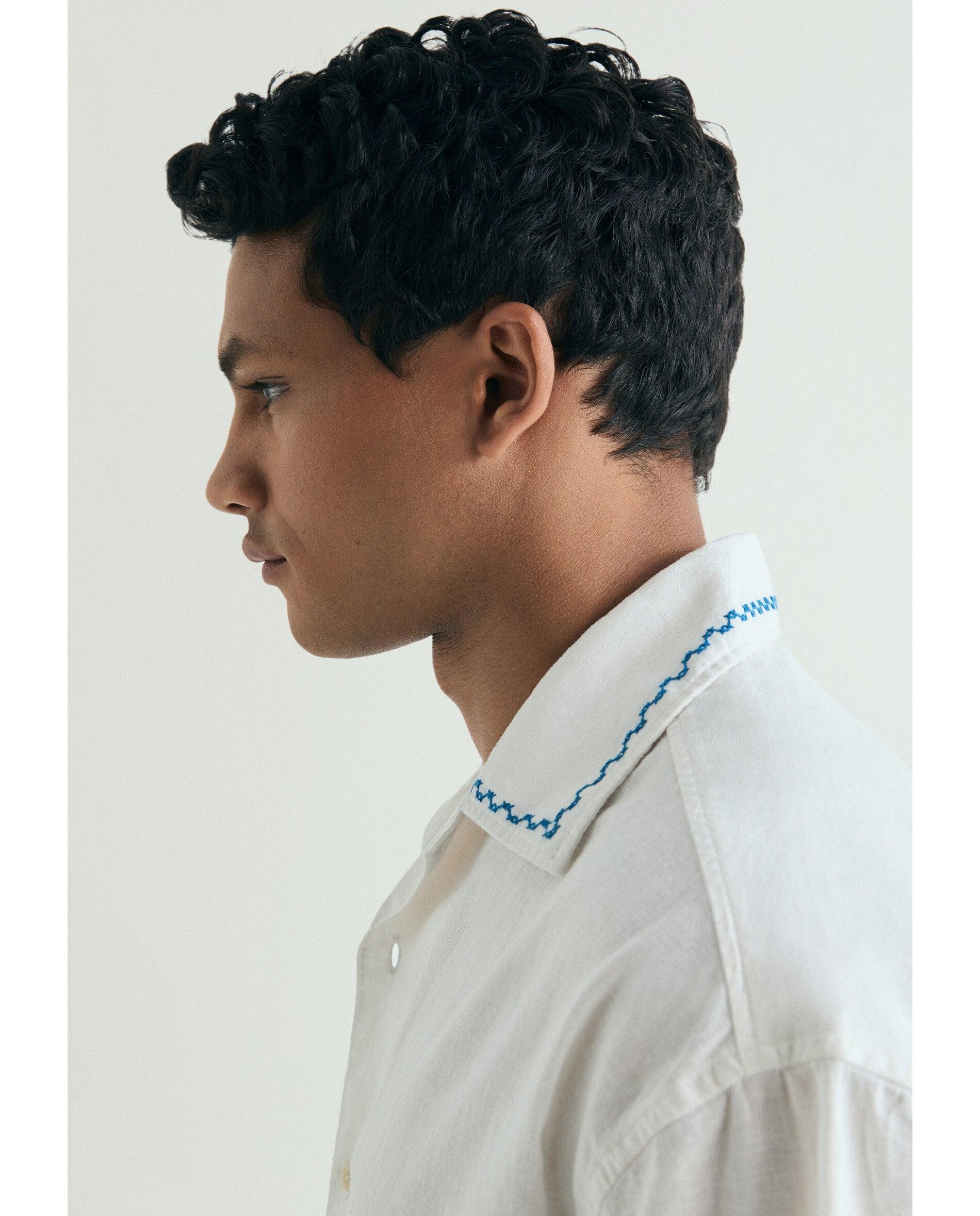 Camisa de Manga Curta com Detalhes Bordados e Bolso Branco-4