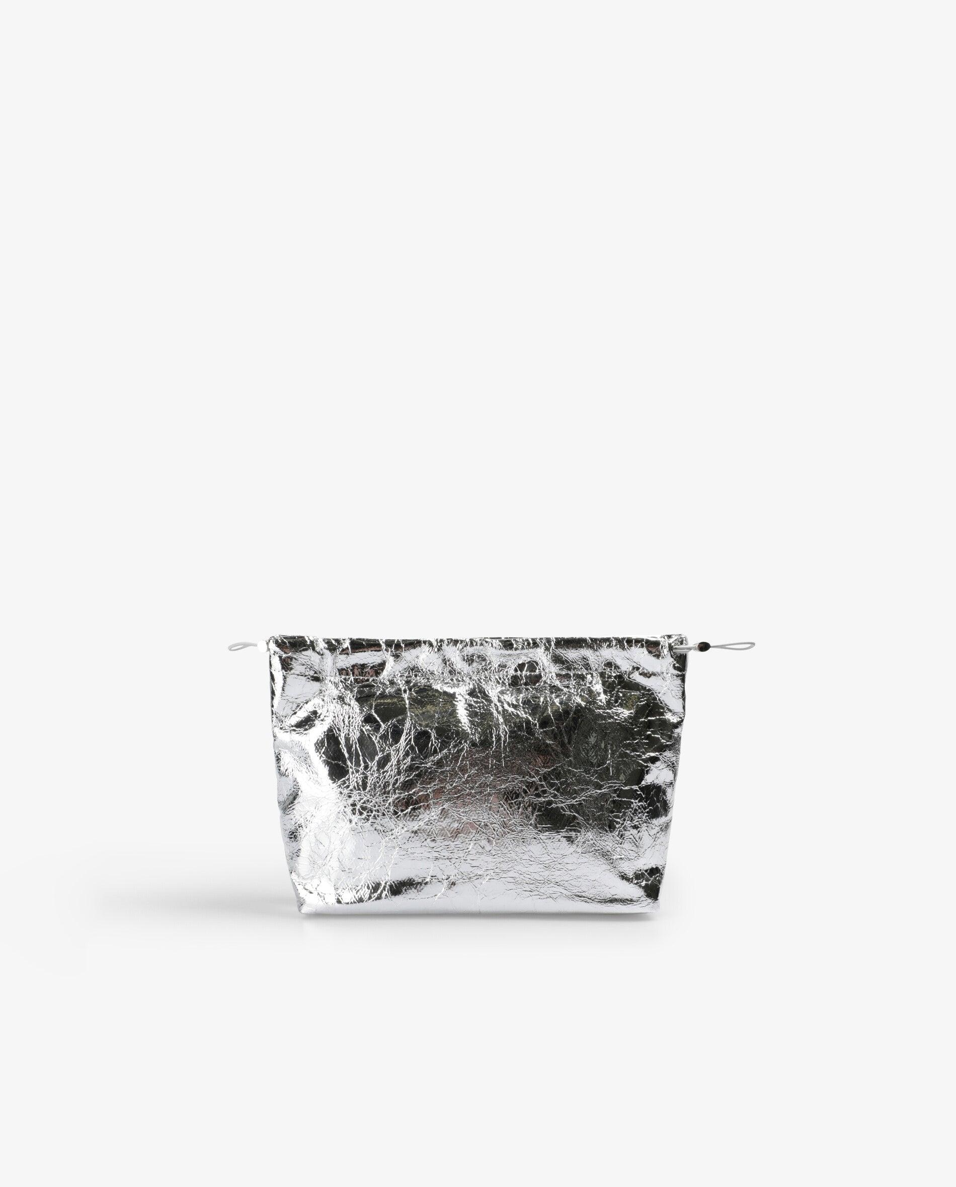 Necessaire em Tecido Técnico com Acabamento Brilhante Prata-2