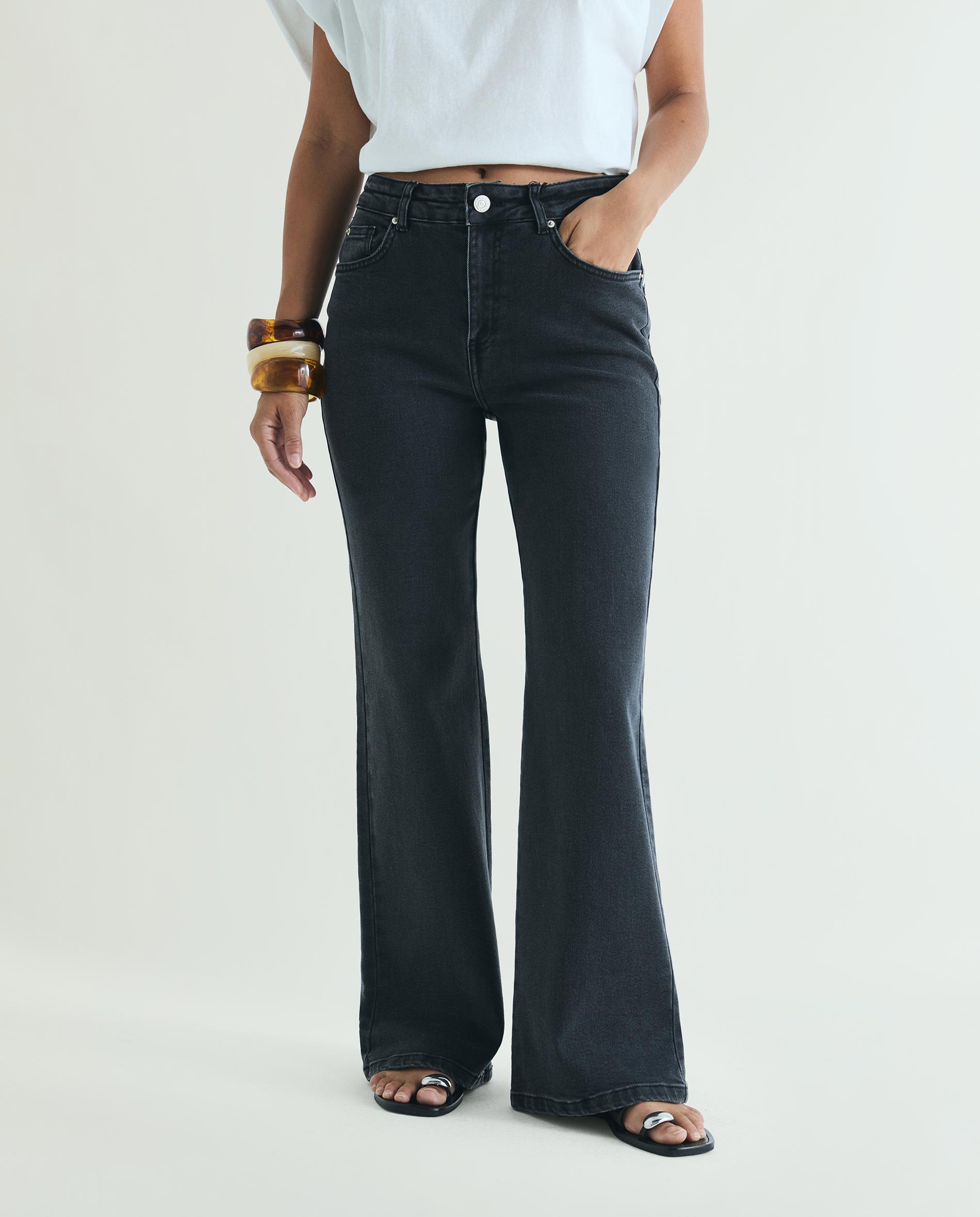 Jeans Bootcut Ligeiramente Elásticos Preto-2