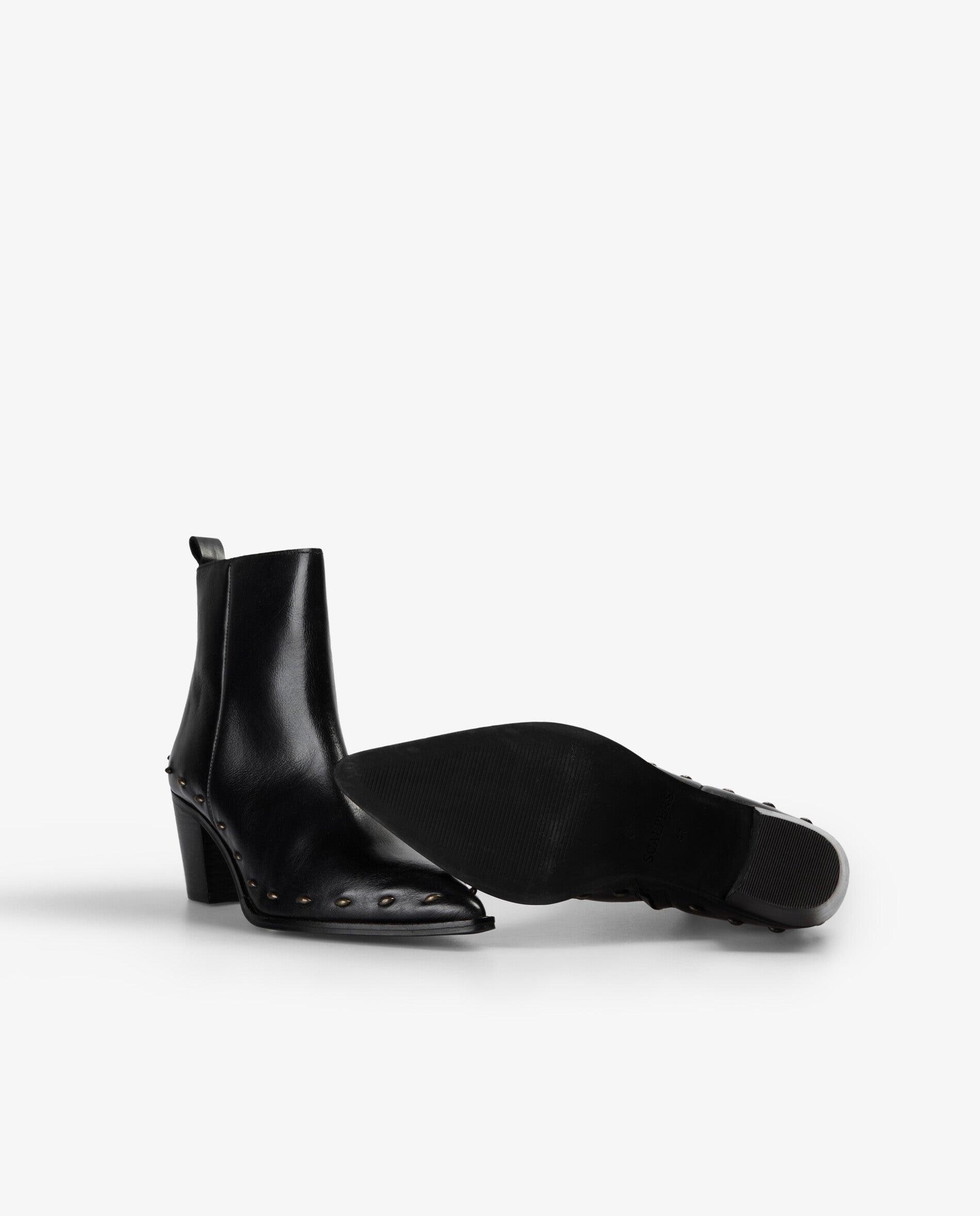 Botins Básicos de Pele com Tachas Preto-4
