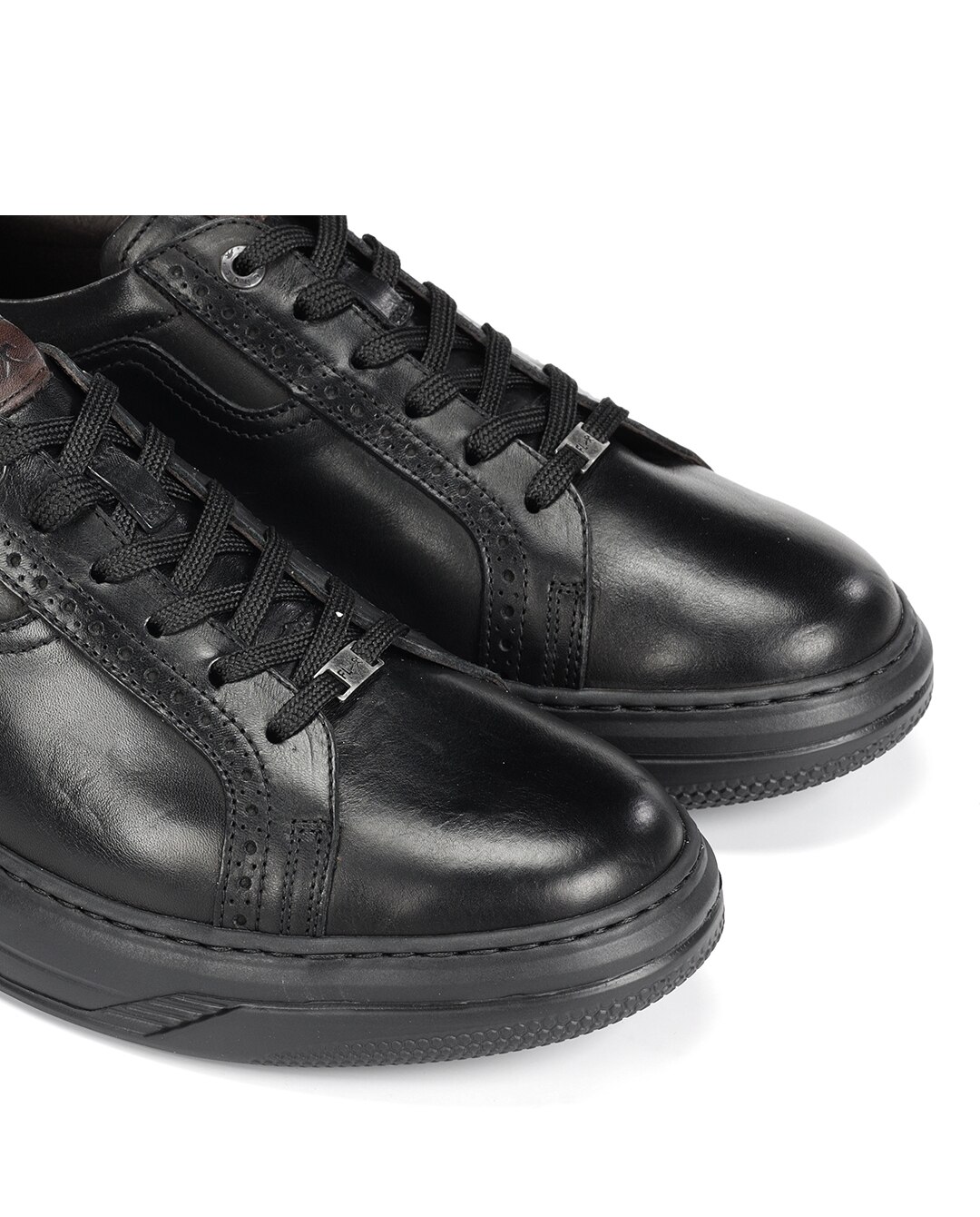 Sapatos de Cordões Fabricados em Pele Preto-6