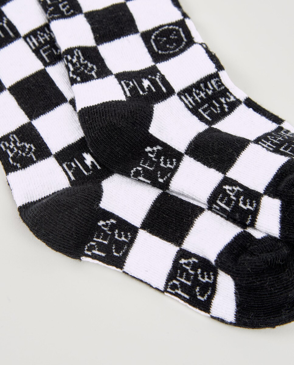 Meias para Bebé em Branco e Preto com Design Aos Quadrados e Mensagens Preto-3
