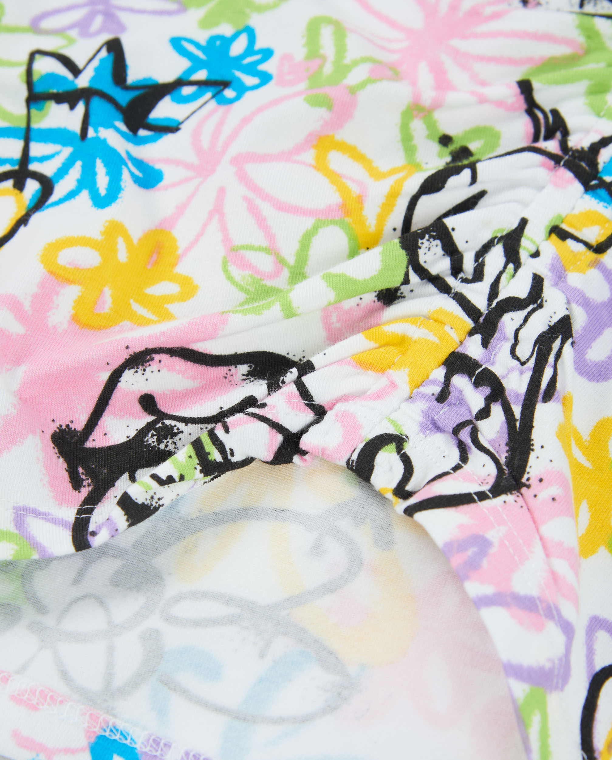 T-shirt Infantil de Malha com Estilo Graffiti Branco-4