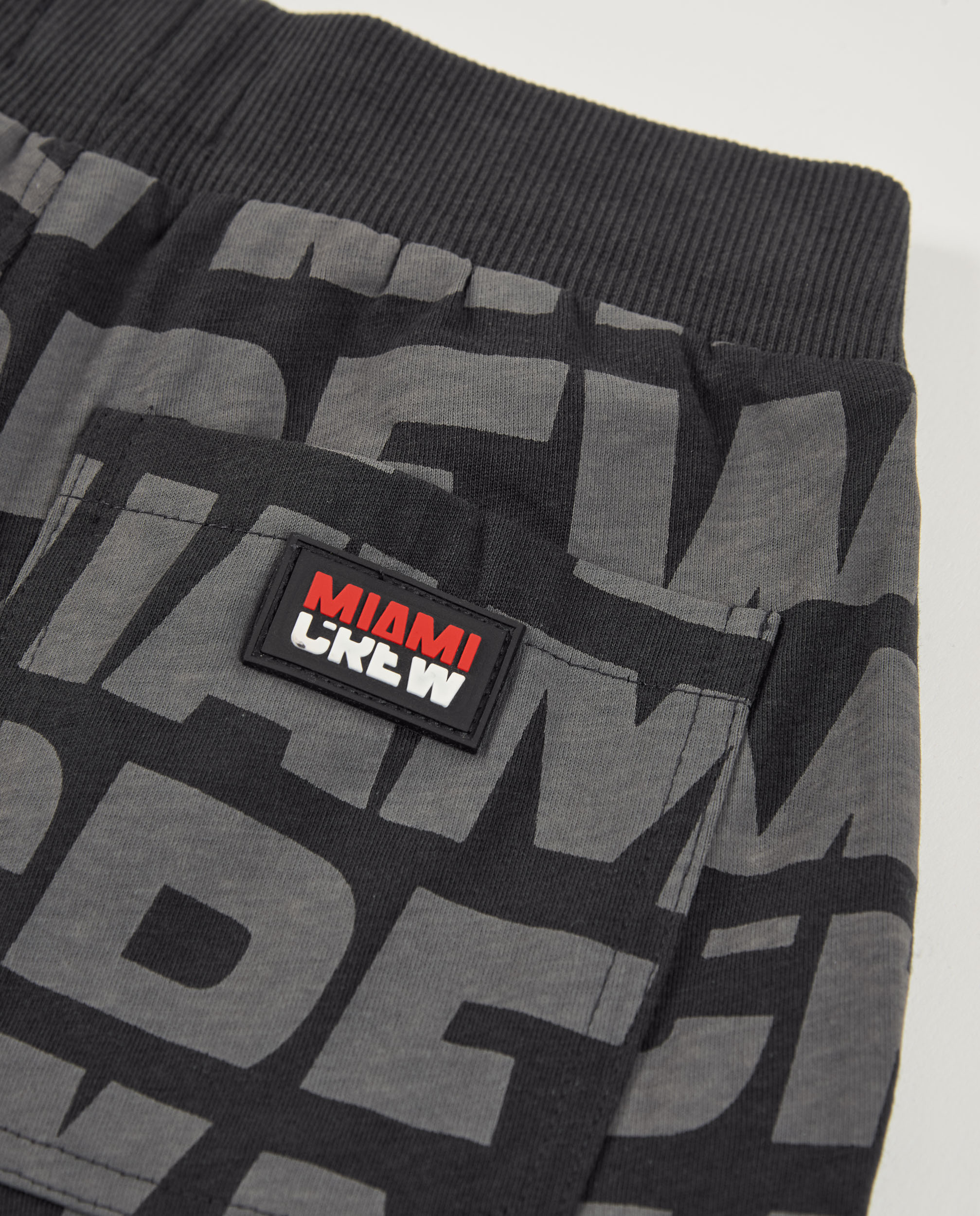 Bermudas Infantil de Malha com Estampado de Letras Preto-4