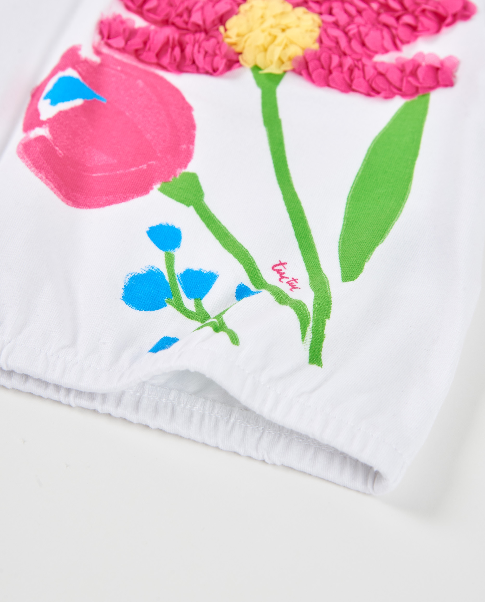 T-shirt Infantil de Malha e Flor em Relevo Branco-4