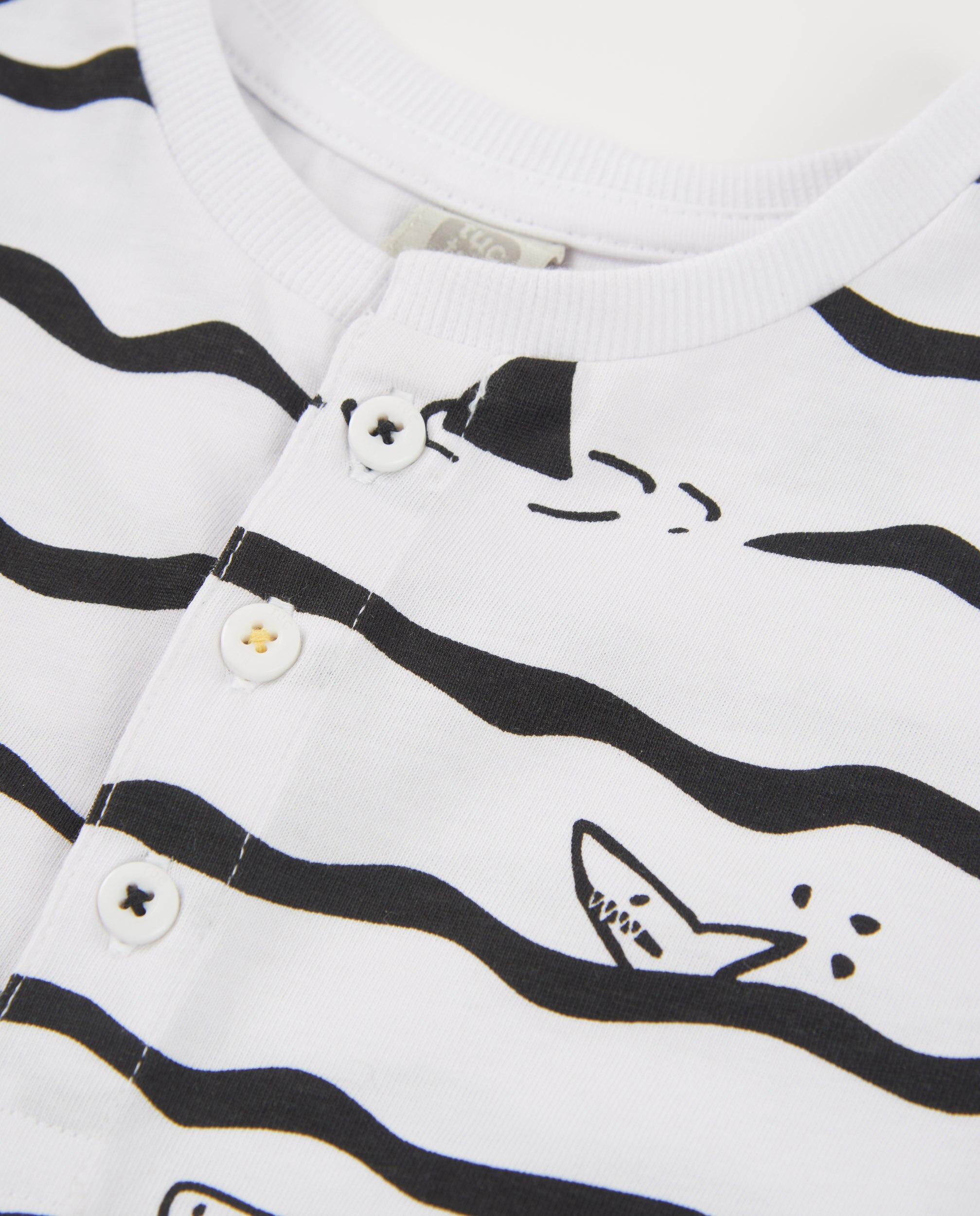 T-shirt Infantil de Malha e Estampado de Tubarões Branco-3