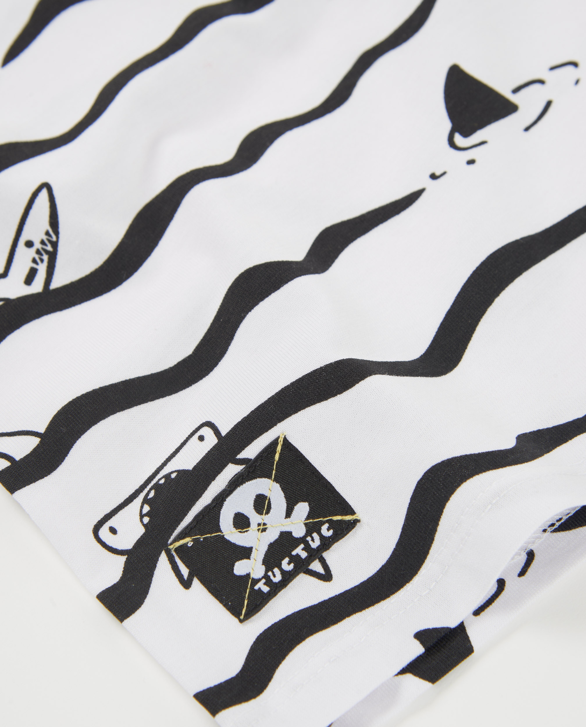 T-shirt Infantil de Malha e Estampado de Tubarões Branco-4