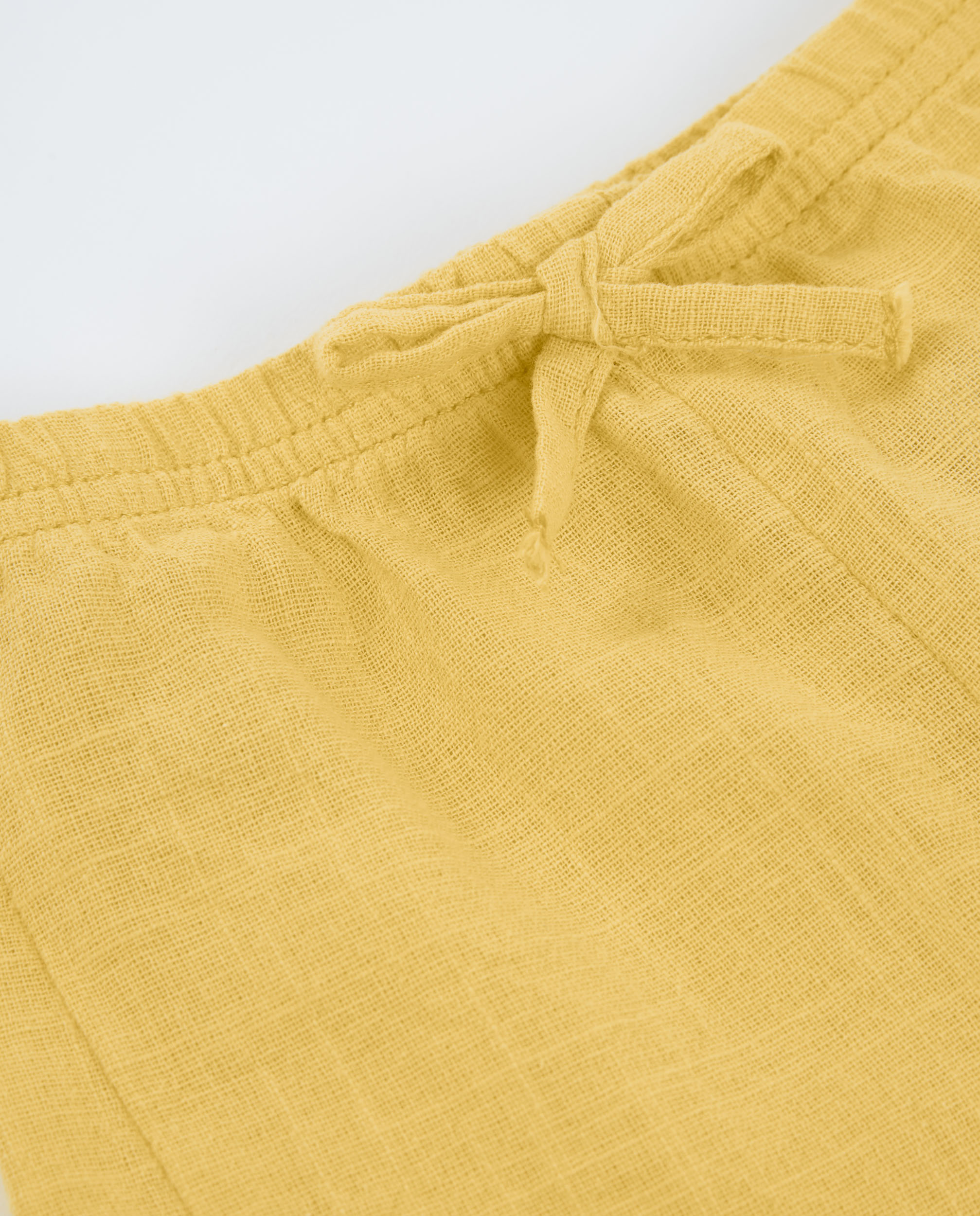 Short Infantil de Plana com Bordado Lateral Amarelo-3