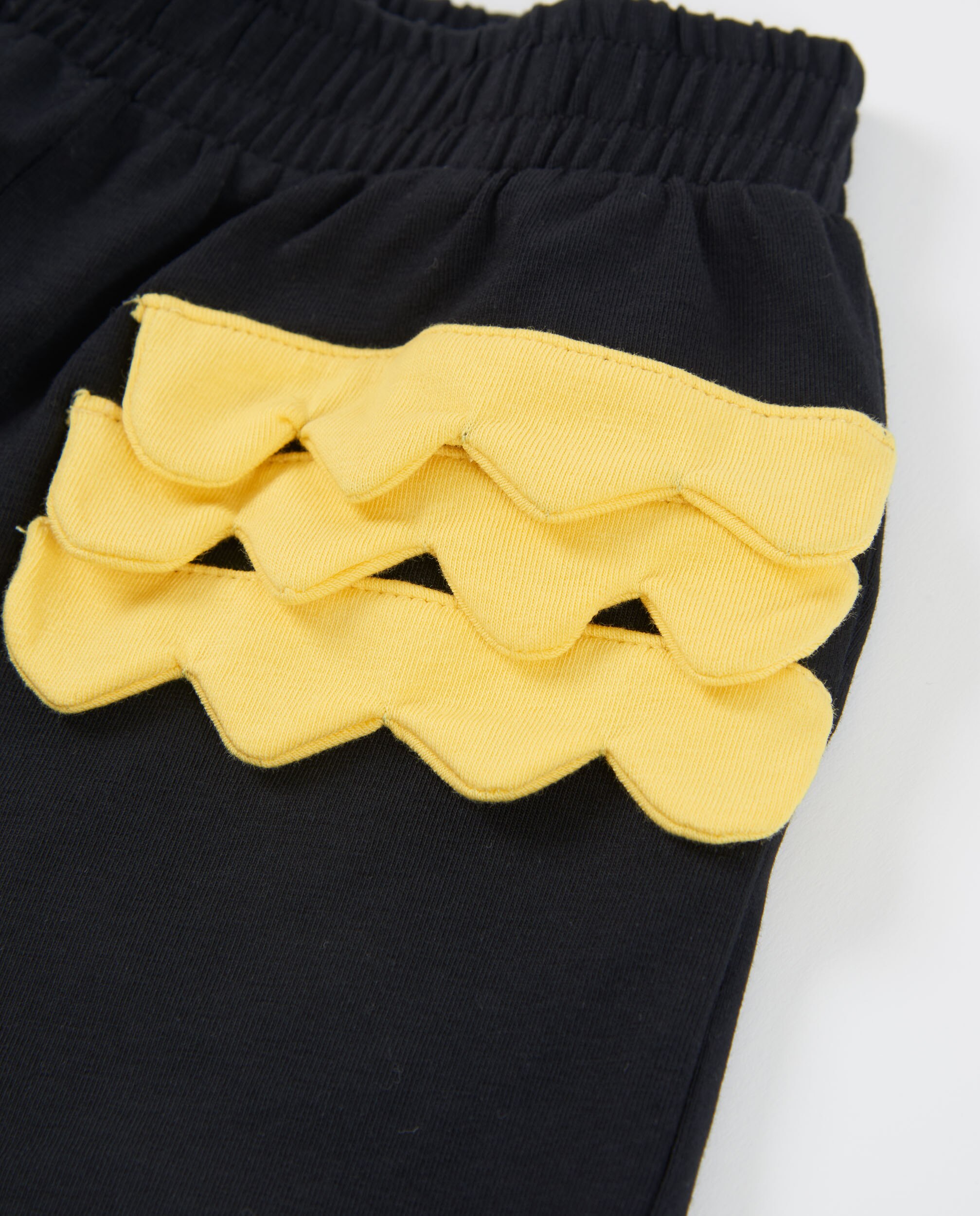 Shorts Infantil de Malha com Adornos Ondulados Preto-3