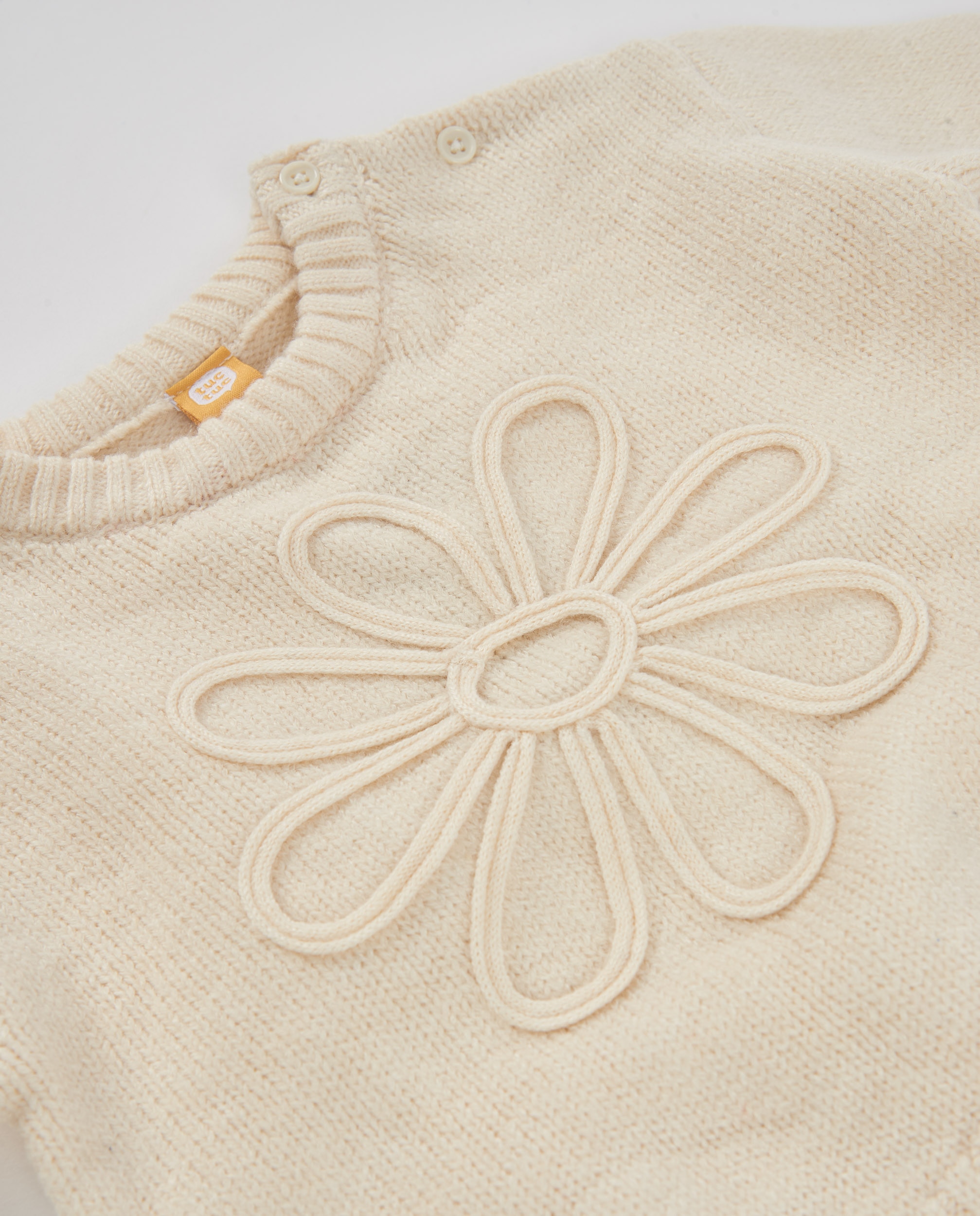 Sweatshirt Infantil de Tricô com Detalhe Floral e Tato Suave Cru-4