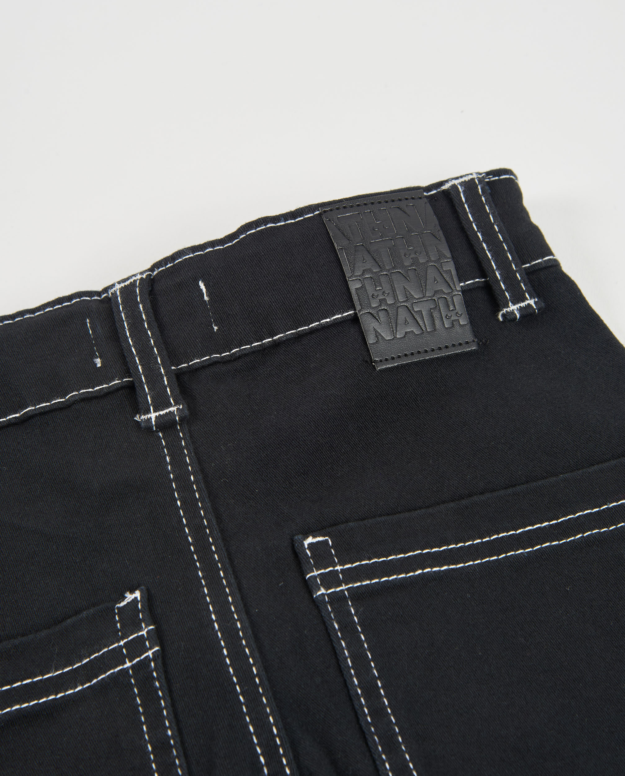 Jeans Infantil com Costuras em Contraste e Corte a Direito Preto-5
