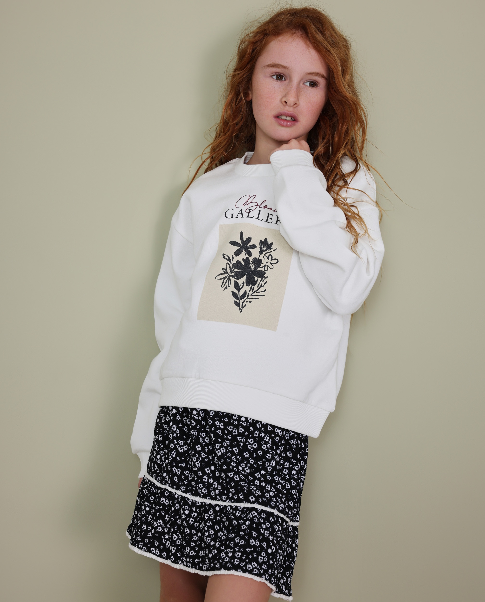 Imagem 0 de Sweatshirt Infantil de Felpa com Estampado Floral e Corte Relaxado