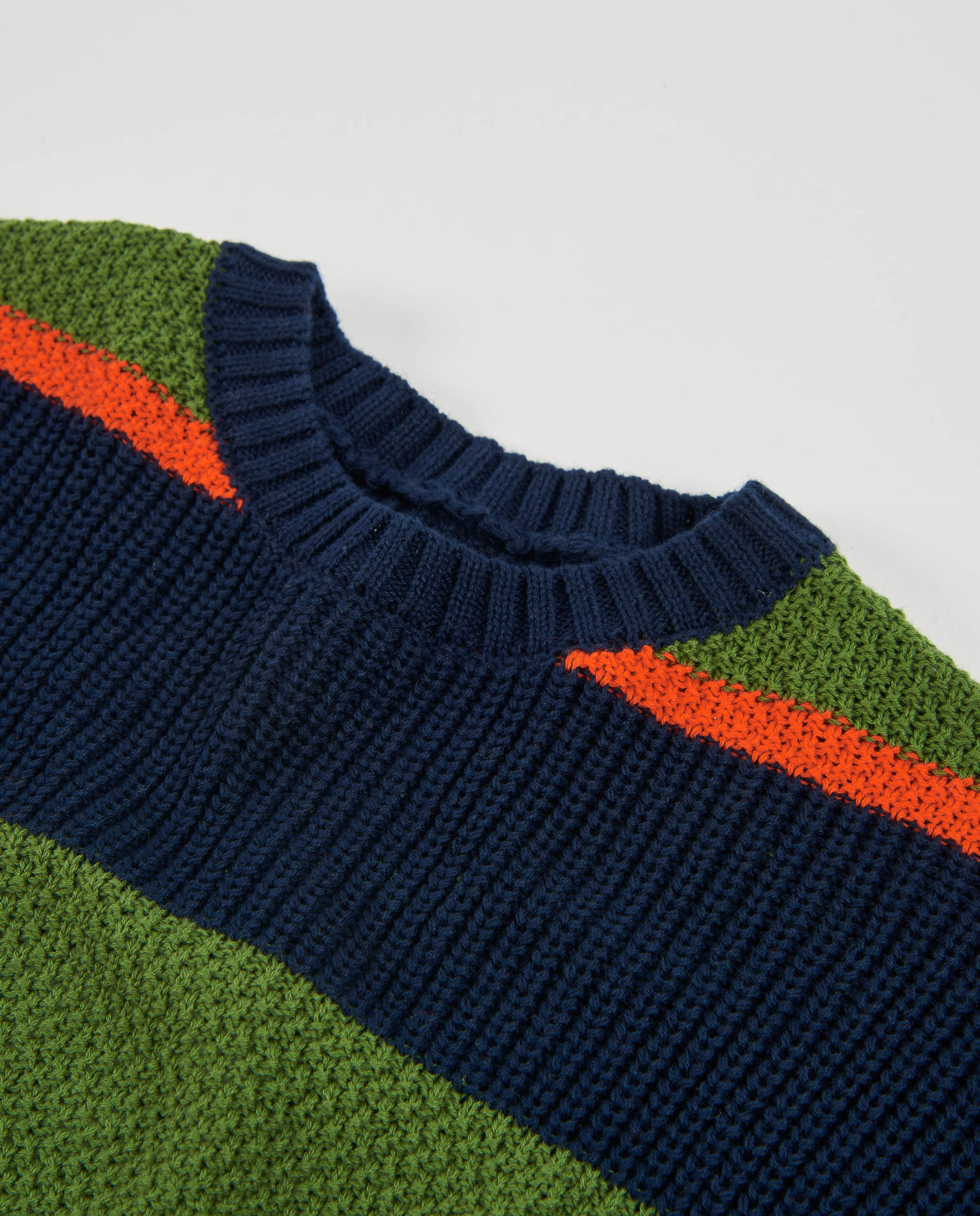Camisola Infantil de Tricô Às Riscas em Contraste e em Tons Vivos Azul-marinho-4