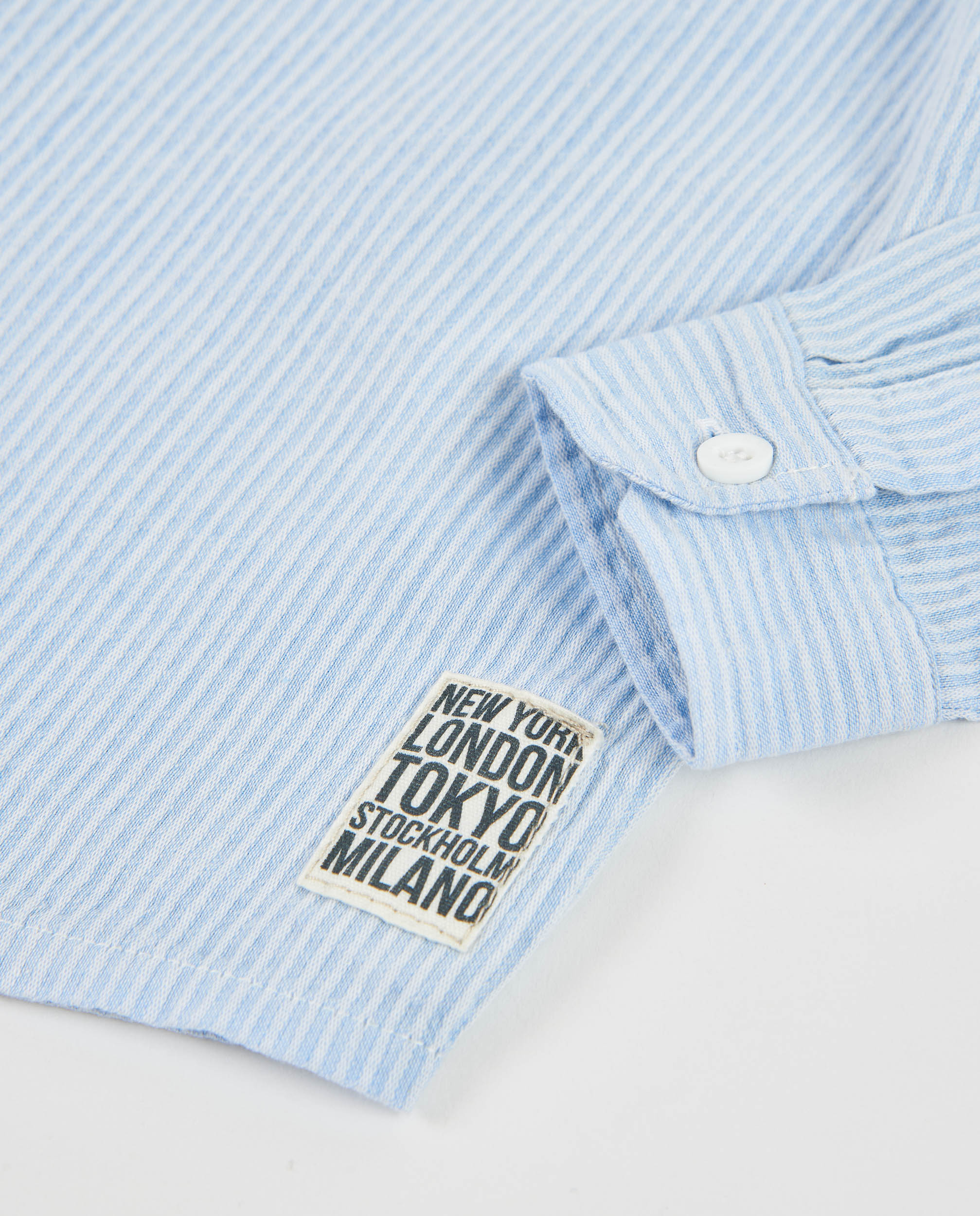 Camisa Infantil de Algodão Às Riscas Finas e Bolso Frontal Azul-celeste-4